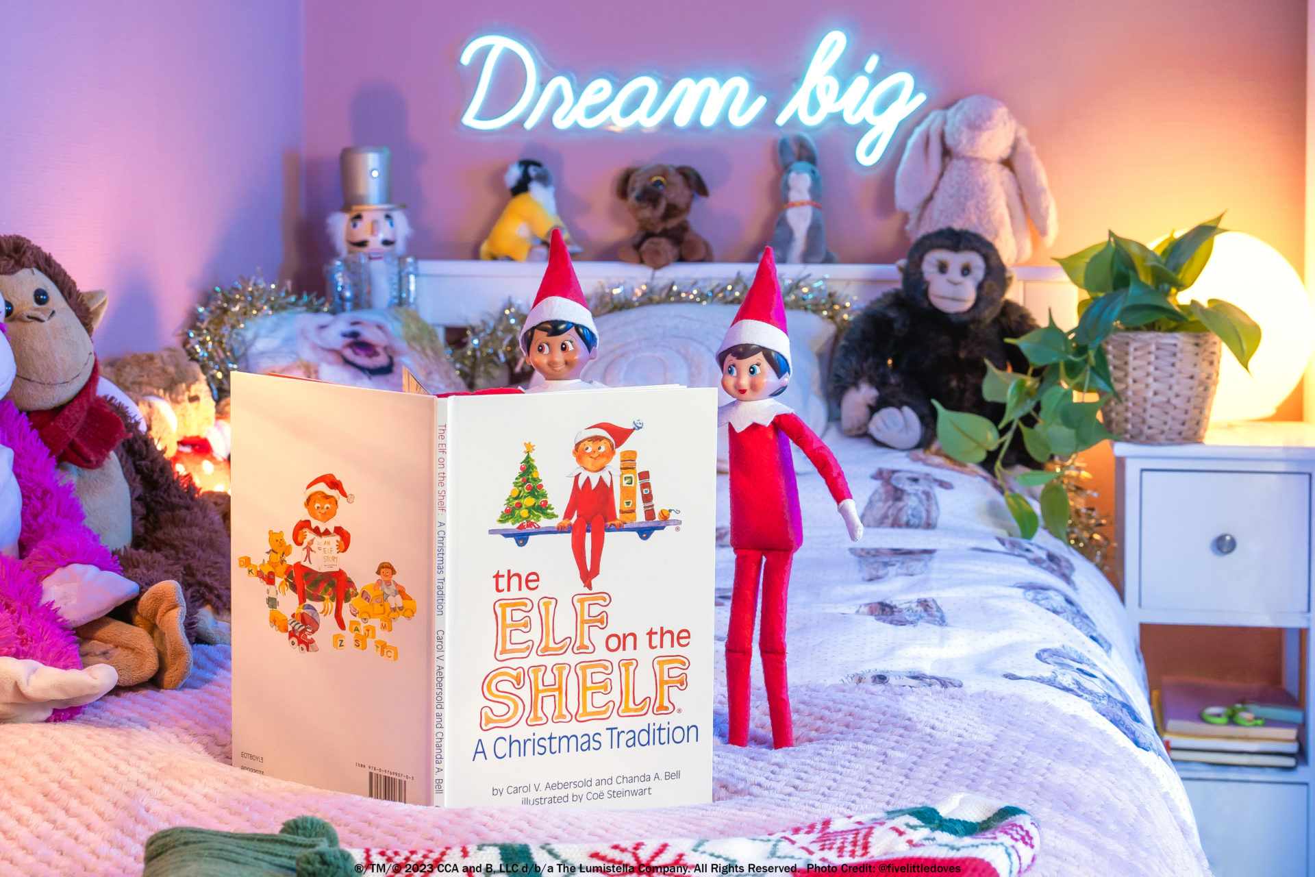 We Spoke To The Creators Of 'Elf On The Shelf' About 10 Years Of The