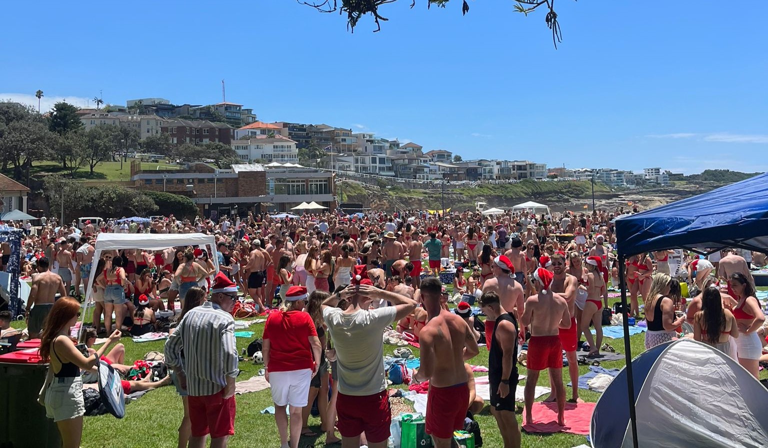 People celebrating Christmas from Bronte Beach, Sydney, Australia, 25/12/2023. Image: Jack McGarry