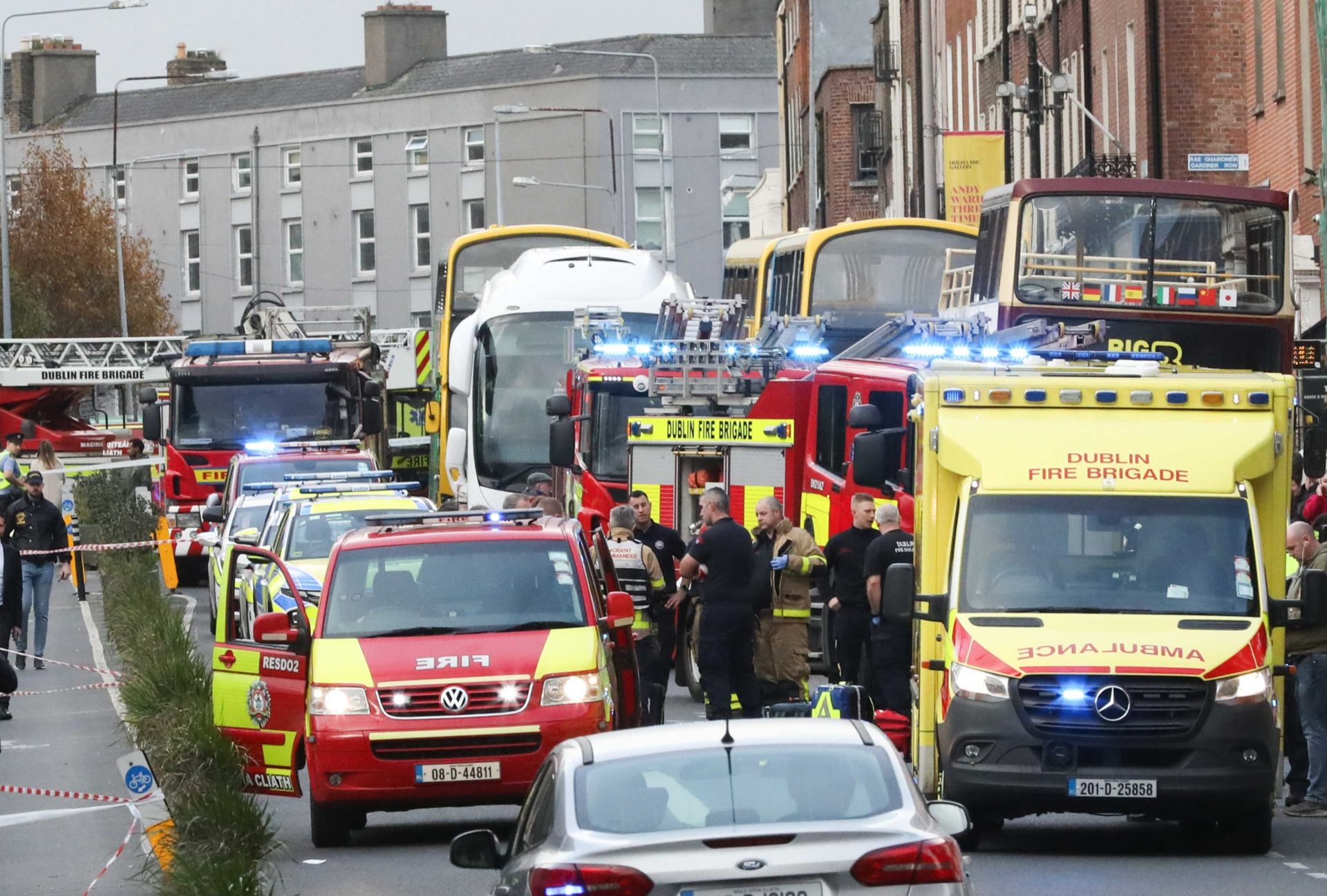 Gardaí and emergency services at the scene of the attack in Dublin's Parnell Square, 23/11/2023.