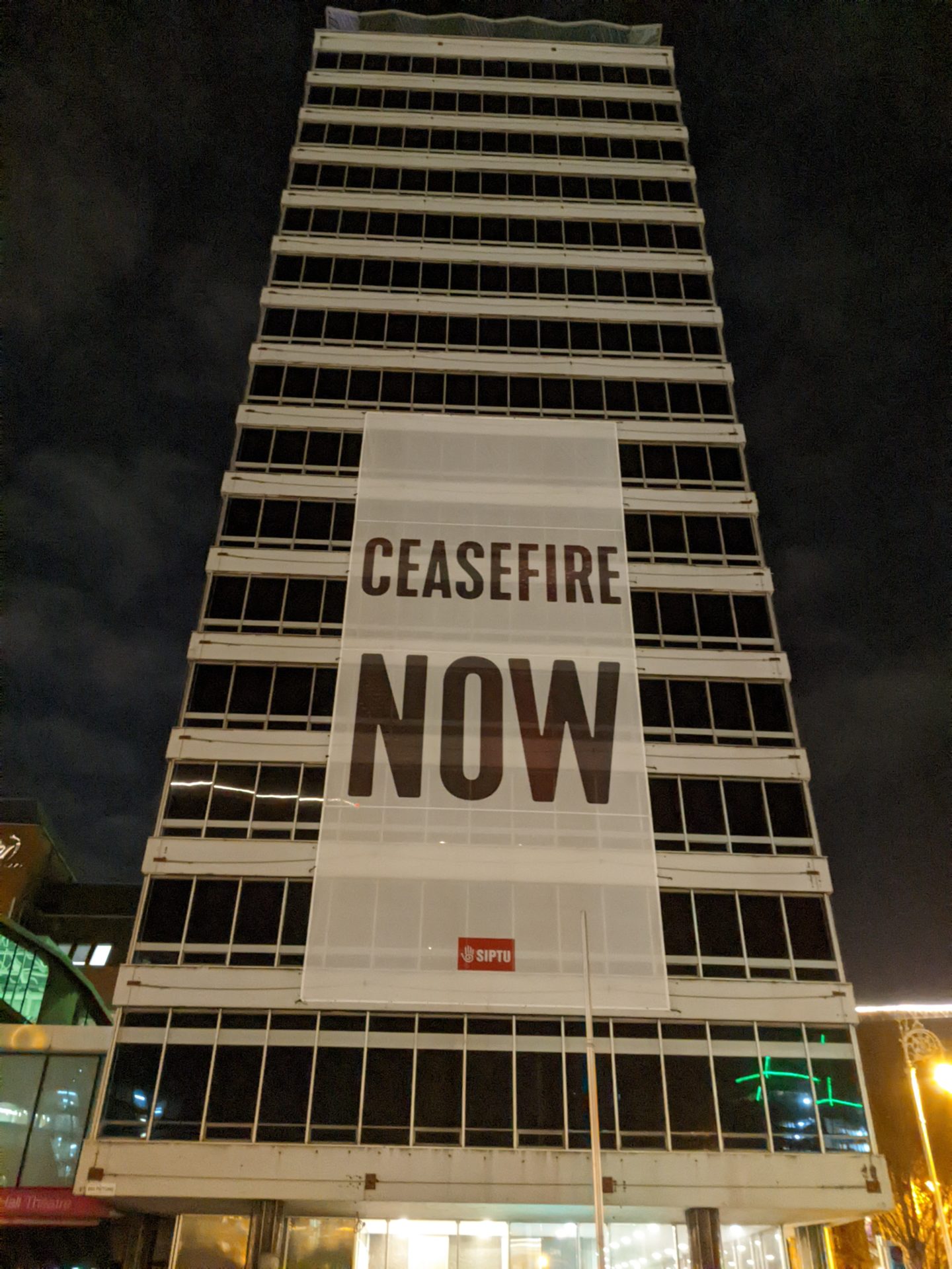 A 'Ceasefire Now' banner on Dublin's Liberty Hall, 4-1-24. 