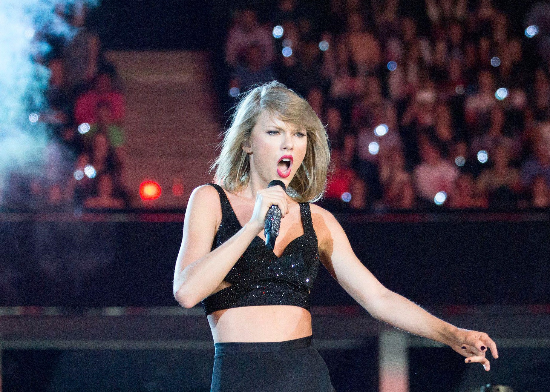 Taylor Swift live on stage, 23-6-15
