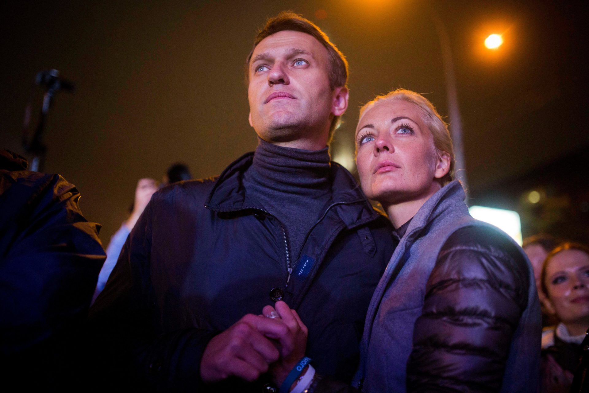 Russian opposition leader Alexei Navalny with his wife Yulia. Image: Associated Press / Alamy Stock Photo
