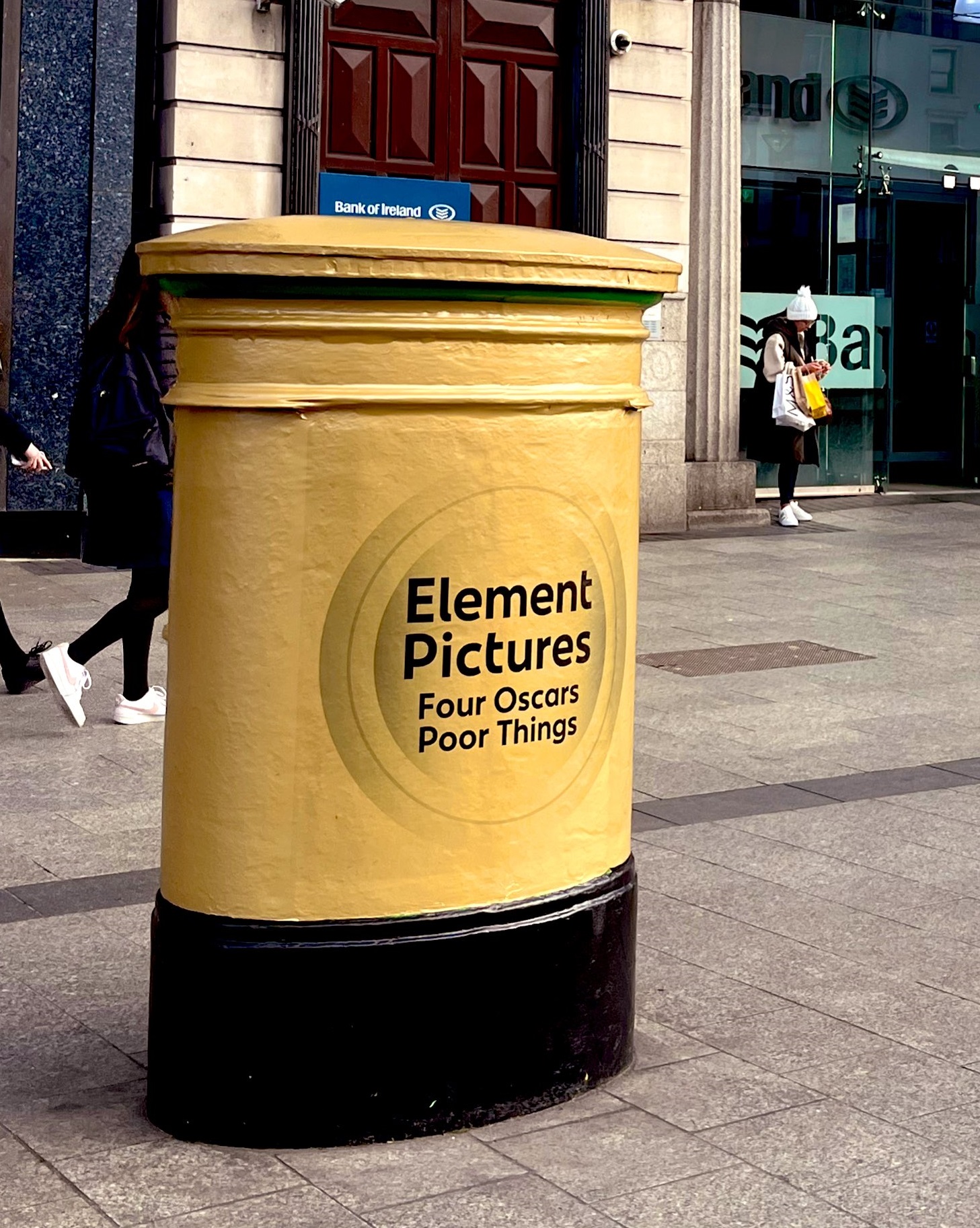 A gold post box in Dublin city centre to mark the Oscar success of 'Poor Things', 15-3-24.