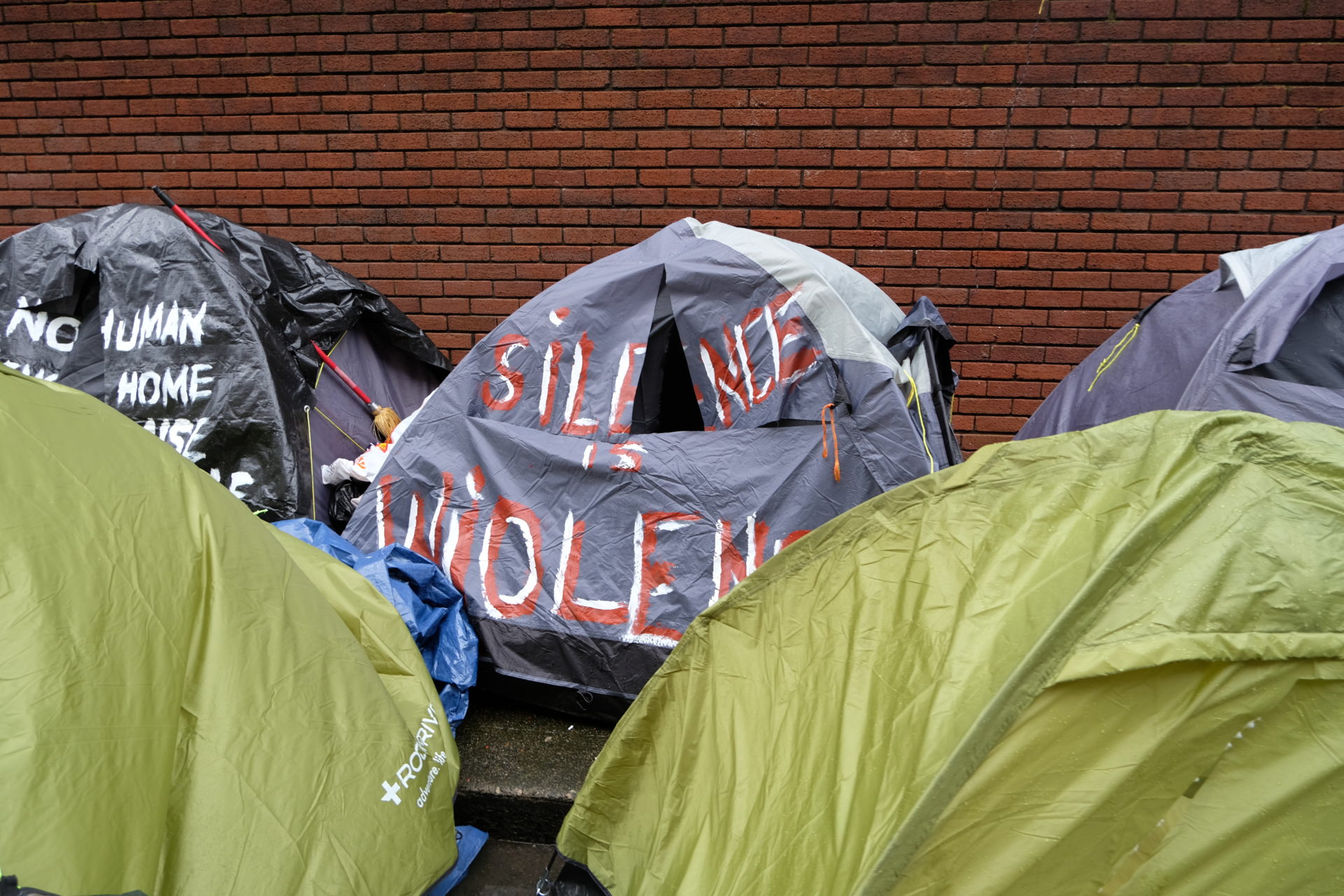 An abandoned tent outside the International Protection Office previously used by an asylum seeker that has been slashed. Photo by Rory Chinn