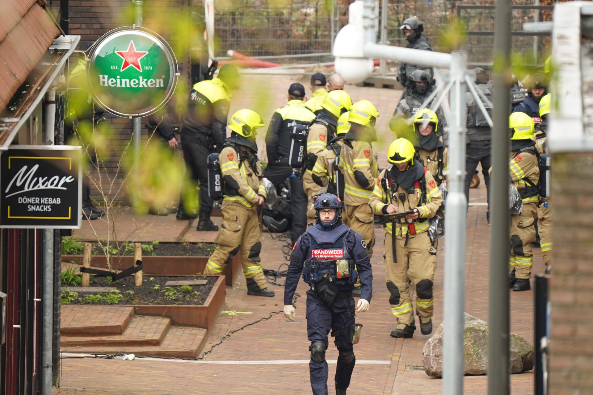 Police and emergency services in Ede following a hostage situation in a nightclub, 30/03/2024. Image: Credit: ANP/Alamy Live News