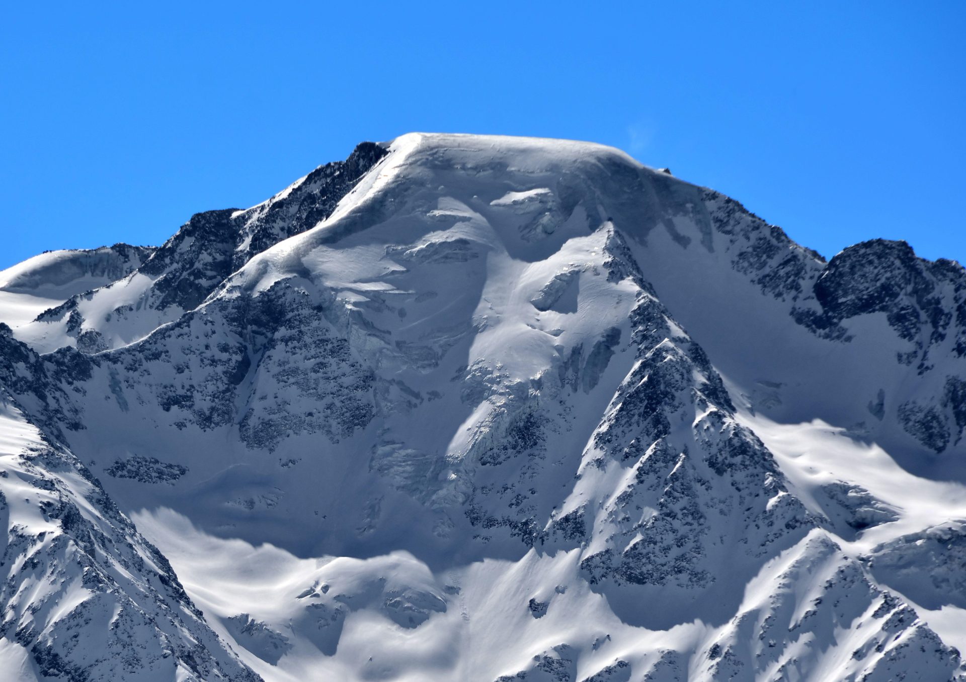 Swiss Alps: Irishman who died in helicopter crash is named - Vimarsana News