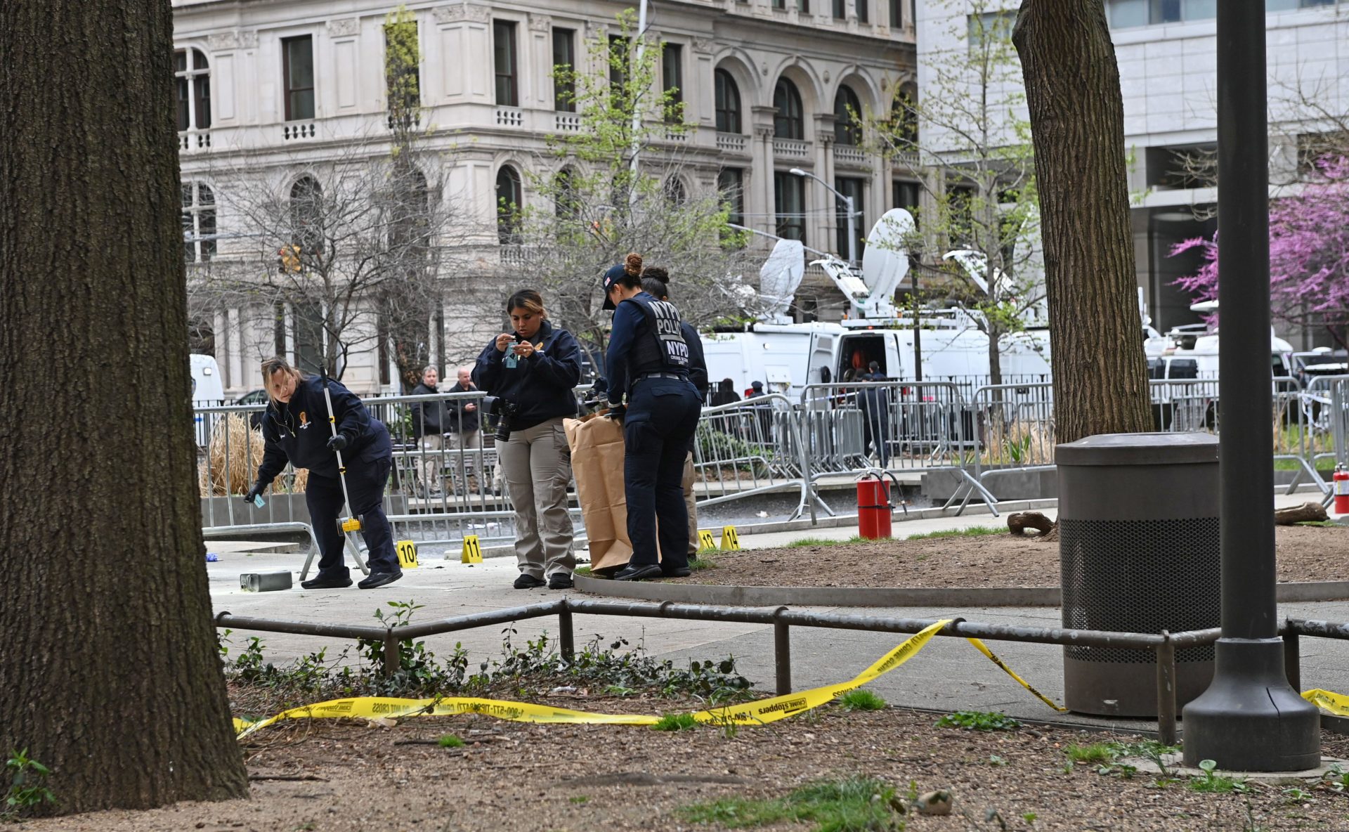 NYPD at the scene where a man set himself on fire outside the Manhattan courthouse where Donald Trump is on trial, 19/04/2024. Image: ZUMA Press, Inc. / Alamy Stock Photo 