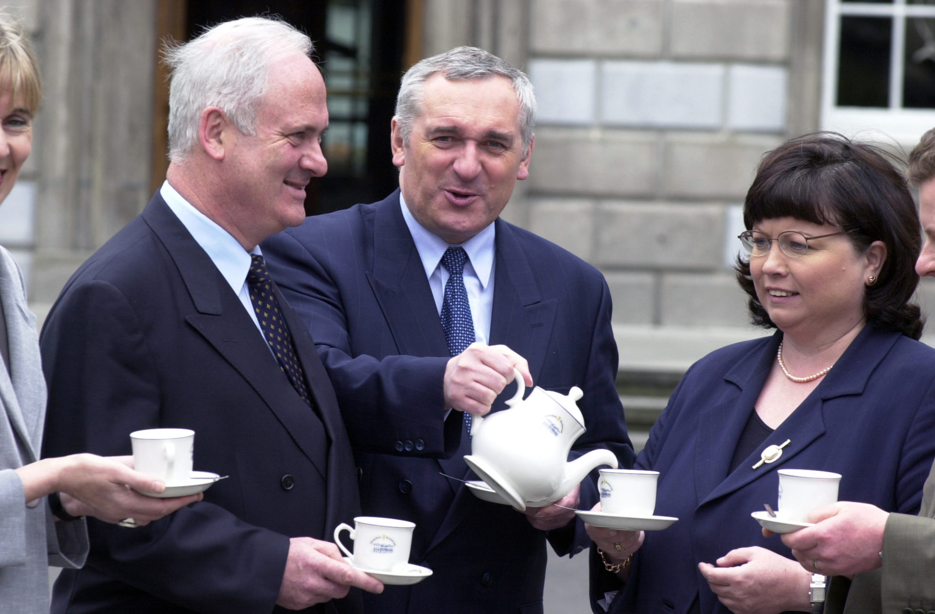 Bertie Ahern and Mary Harney enjoy a cup of tea wit John Bruton outside the Dáil, 2000 Image: Paul Sharp/RollingNews.ie