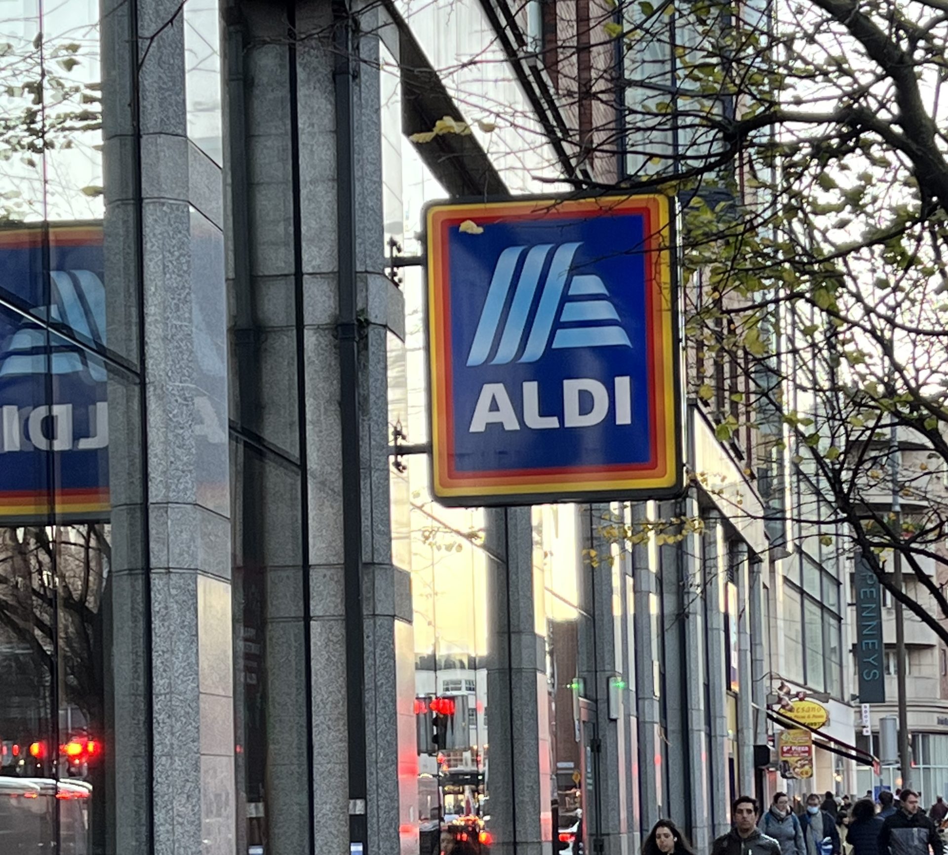 An Aldi supermarket in Dublin city, 28-11-22.