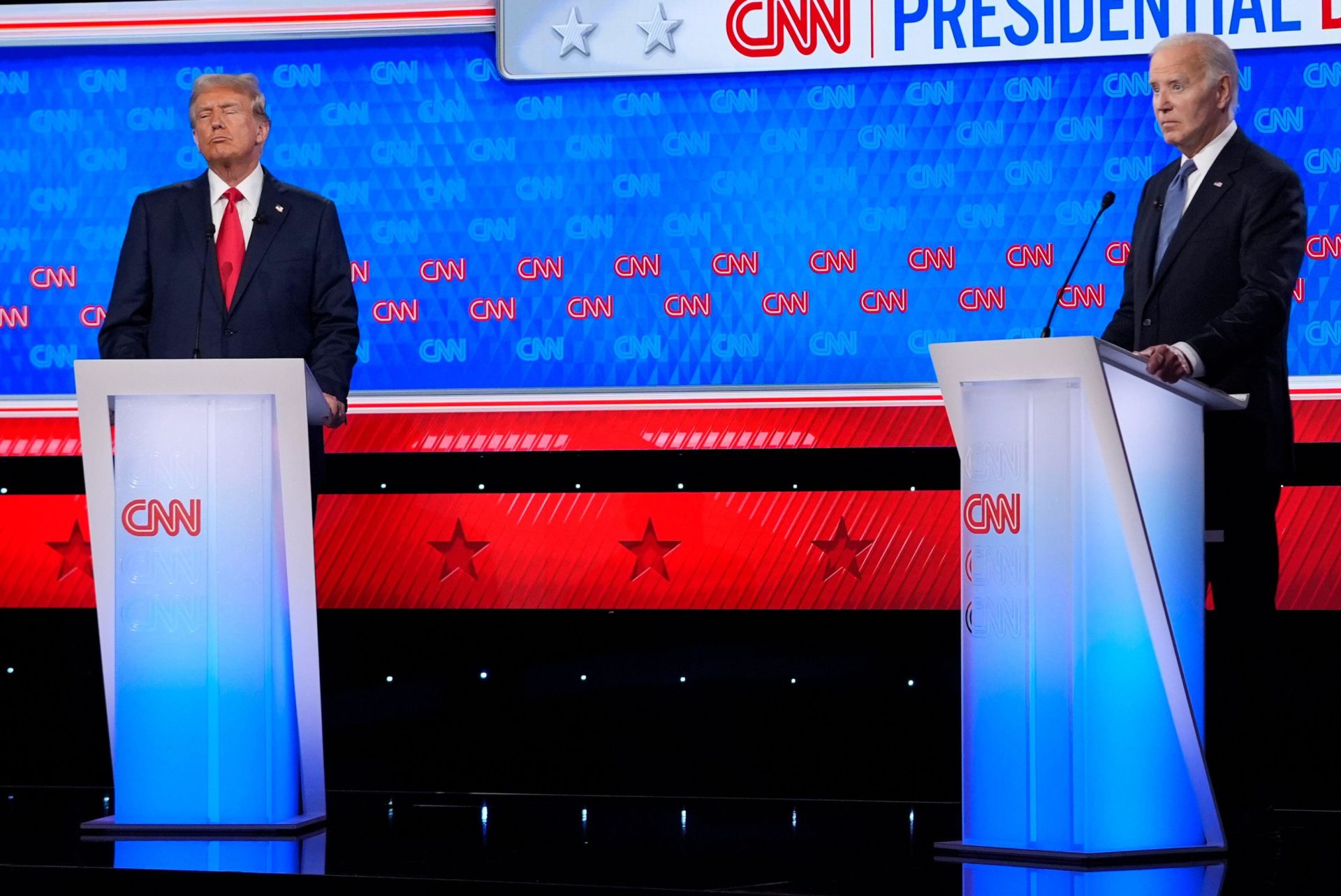 US President Joe Biden and Donald Trump participating in a presidential debate hosted by CNN in Atlanta, 27-5-24. 