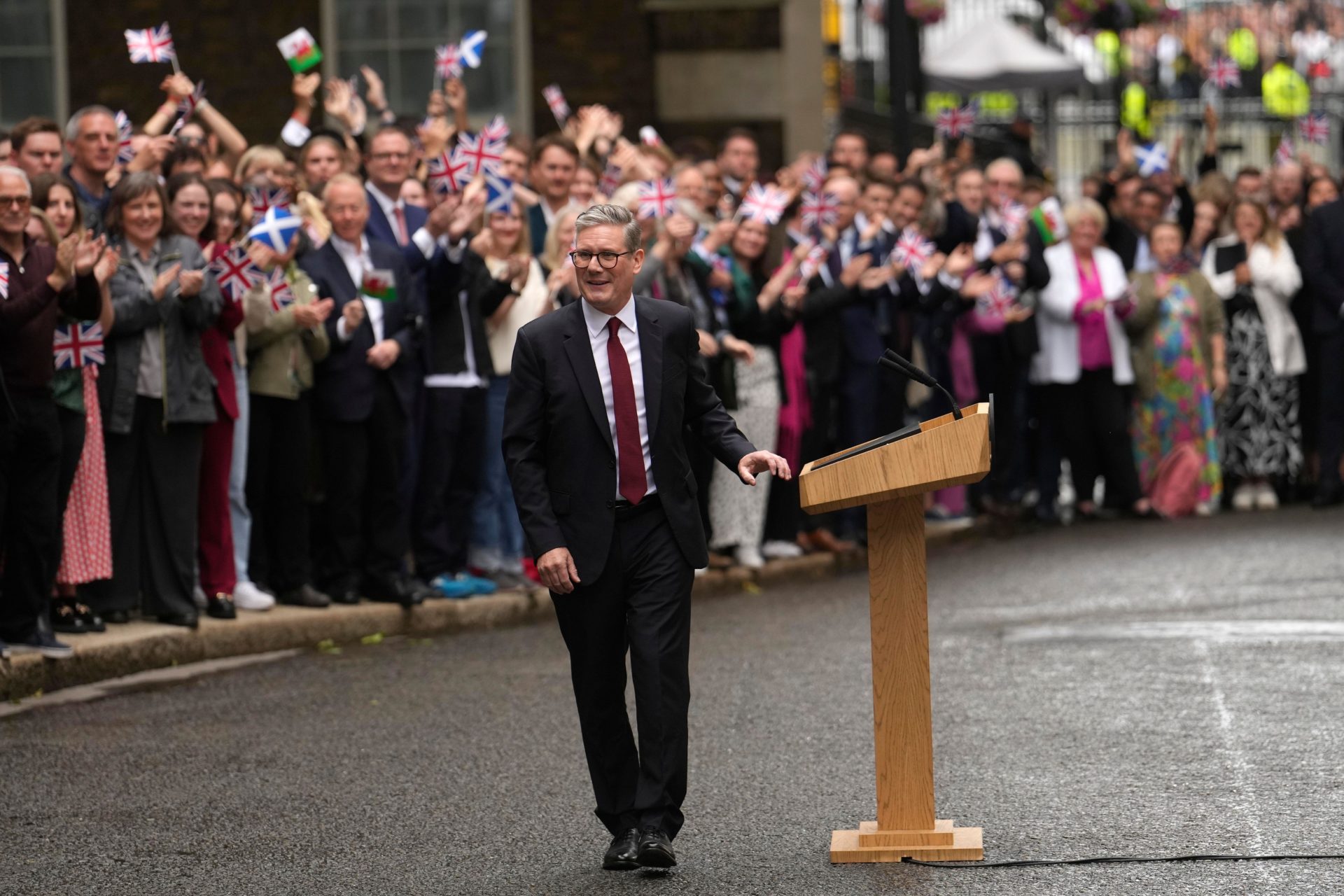 British Prime Minister Keir Starmer walks back after speaking to the media outside 10 Downing Street in London, 5-7-24