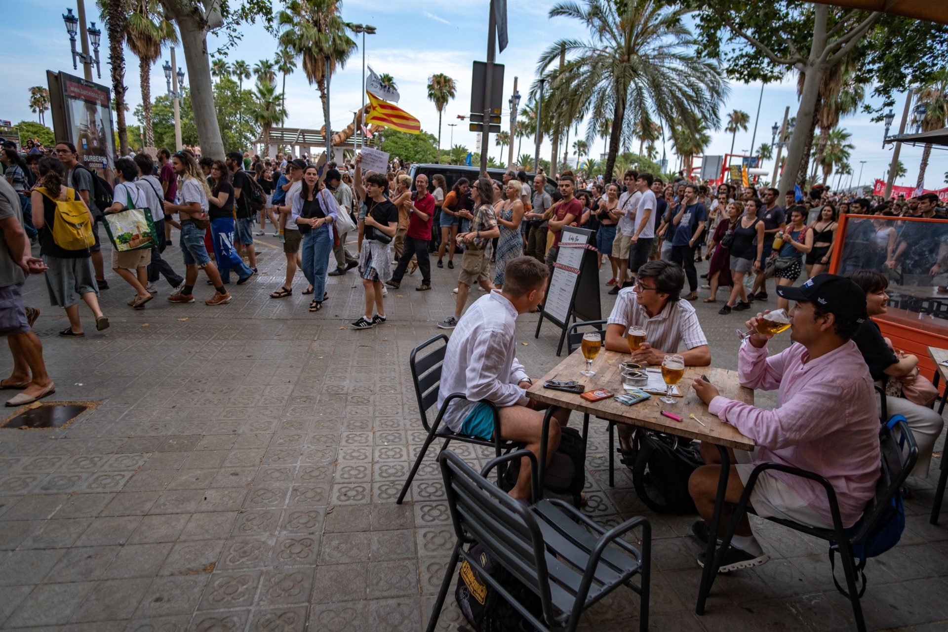 Anti-tourism protesters in Barcelona use water suns on diners