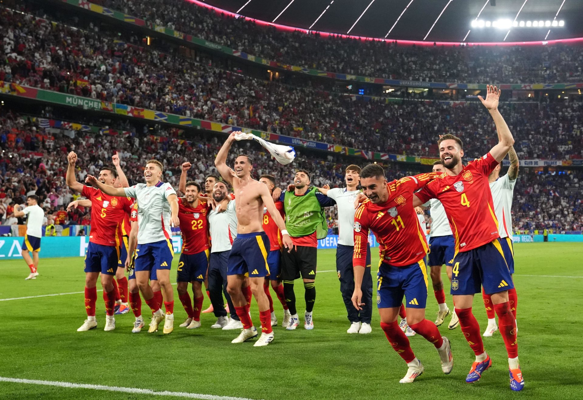 Spain players celebrate after winning the UEFA Euro 2024, semi-final match at the Munich Football Arena, Germany. Picture date: Tuesday July 9, 2024.