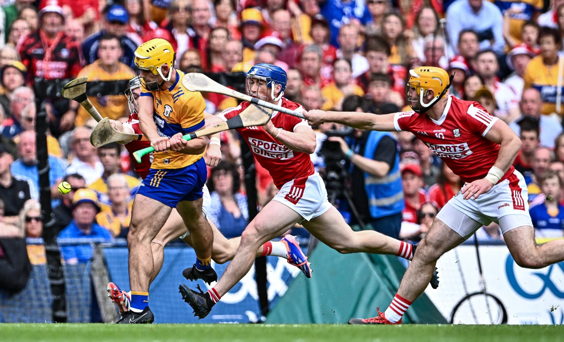 Mark Rodgers of Clare scores his side's second goal during the GAA Hurling All-Ireland Senior Championship Final between Clare and Cork at Croke Park in Dublin. Photo by Piaras Ó Mídheach/Sportsfile