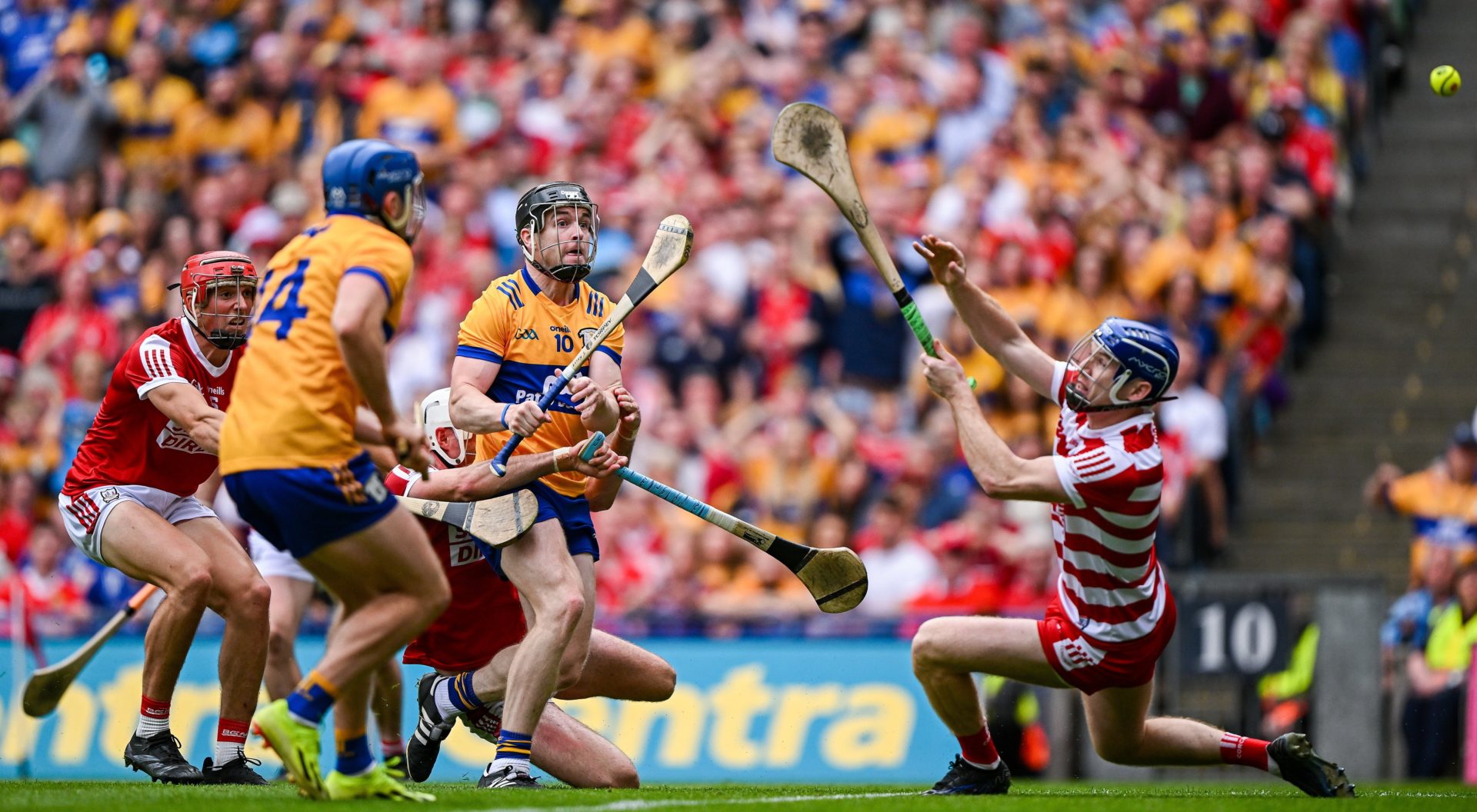 Tony Kelly of Clare scores his side's third goal during the GAA Hurling All-Ireland Senior Championship Final match between Clare and Cork at Croke Park in Dublin. Photo by Seb Daly/Sportsfile