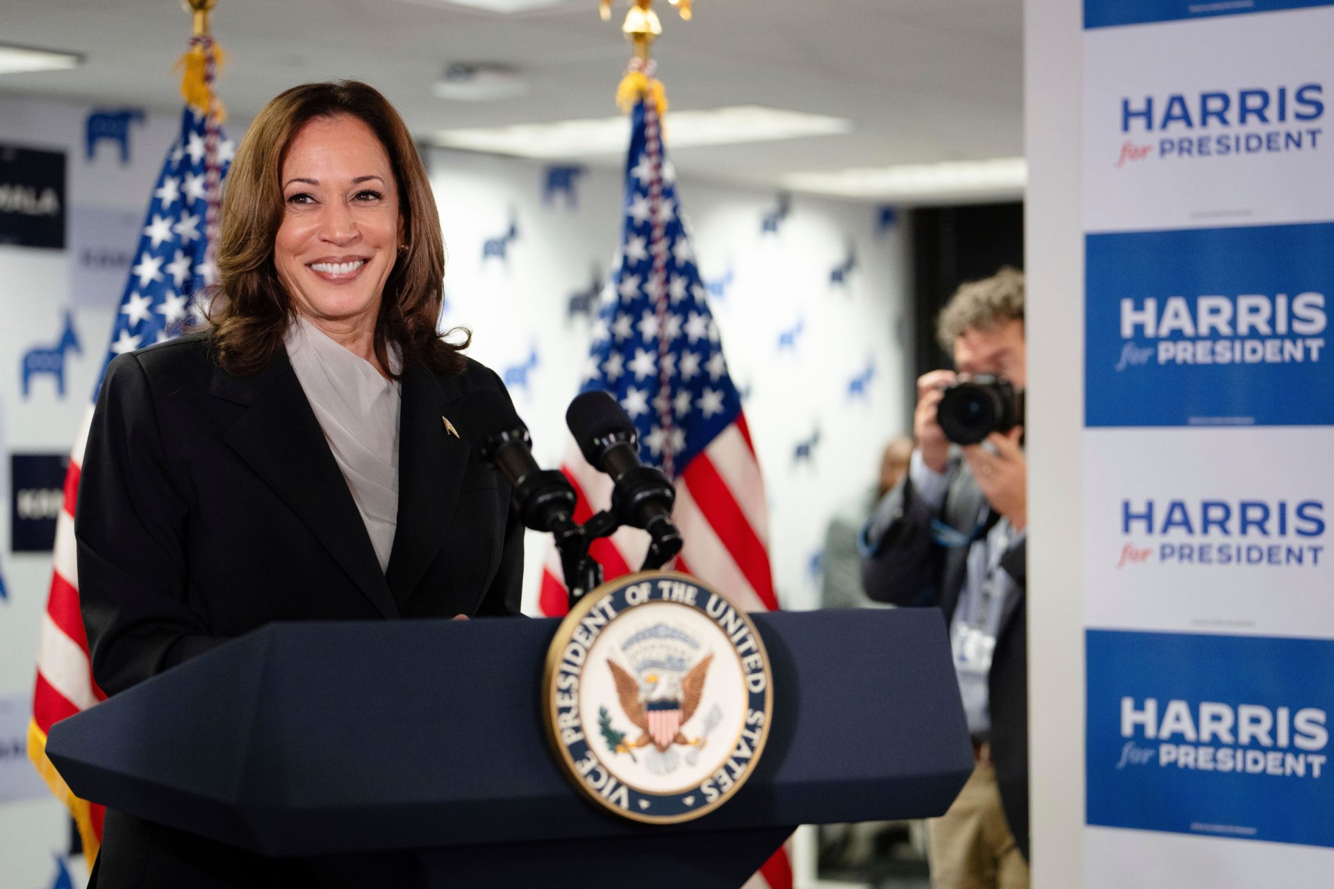 US Vice-President Kamala Harris speaks at her campaign headquarters in Wilmington, 22-7-24. 