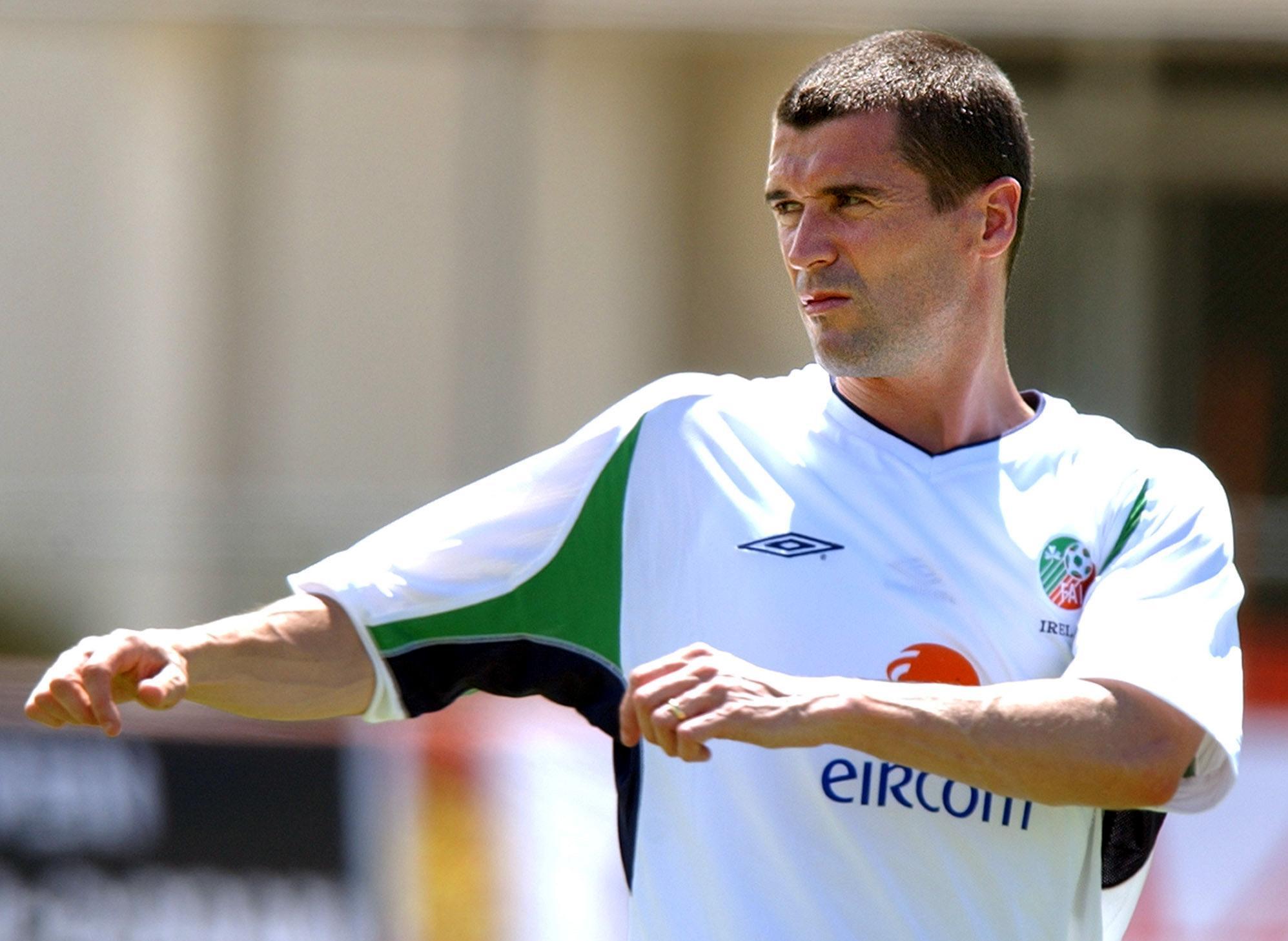 Roy Keane exercises during a training session with the Republic of Ireland in Saipan, 22-5-02.