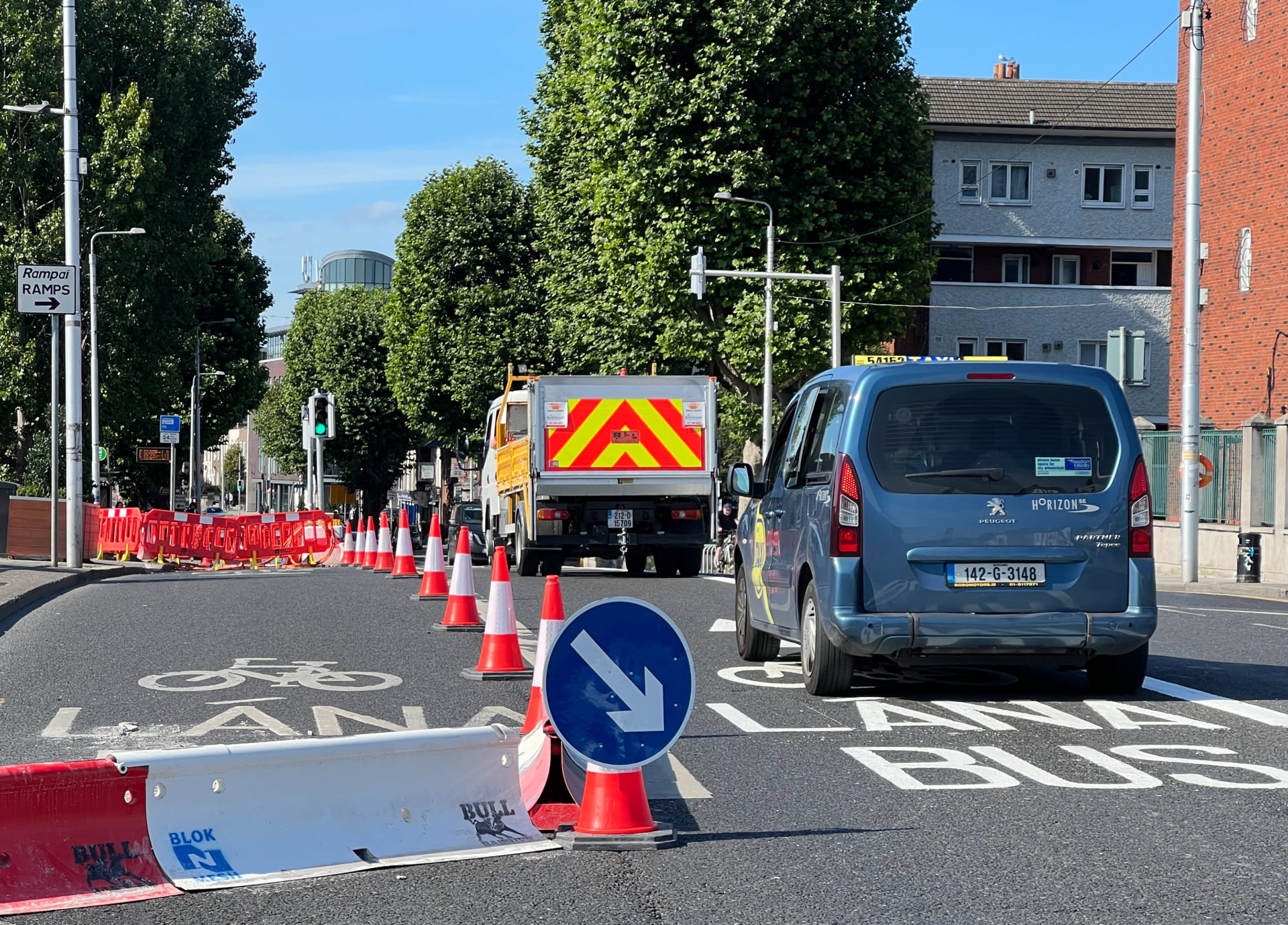 Buses, taxis and cyclists on North Strand Road. Image: Sasko Lazarov / RollingNews.ie