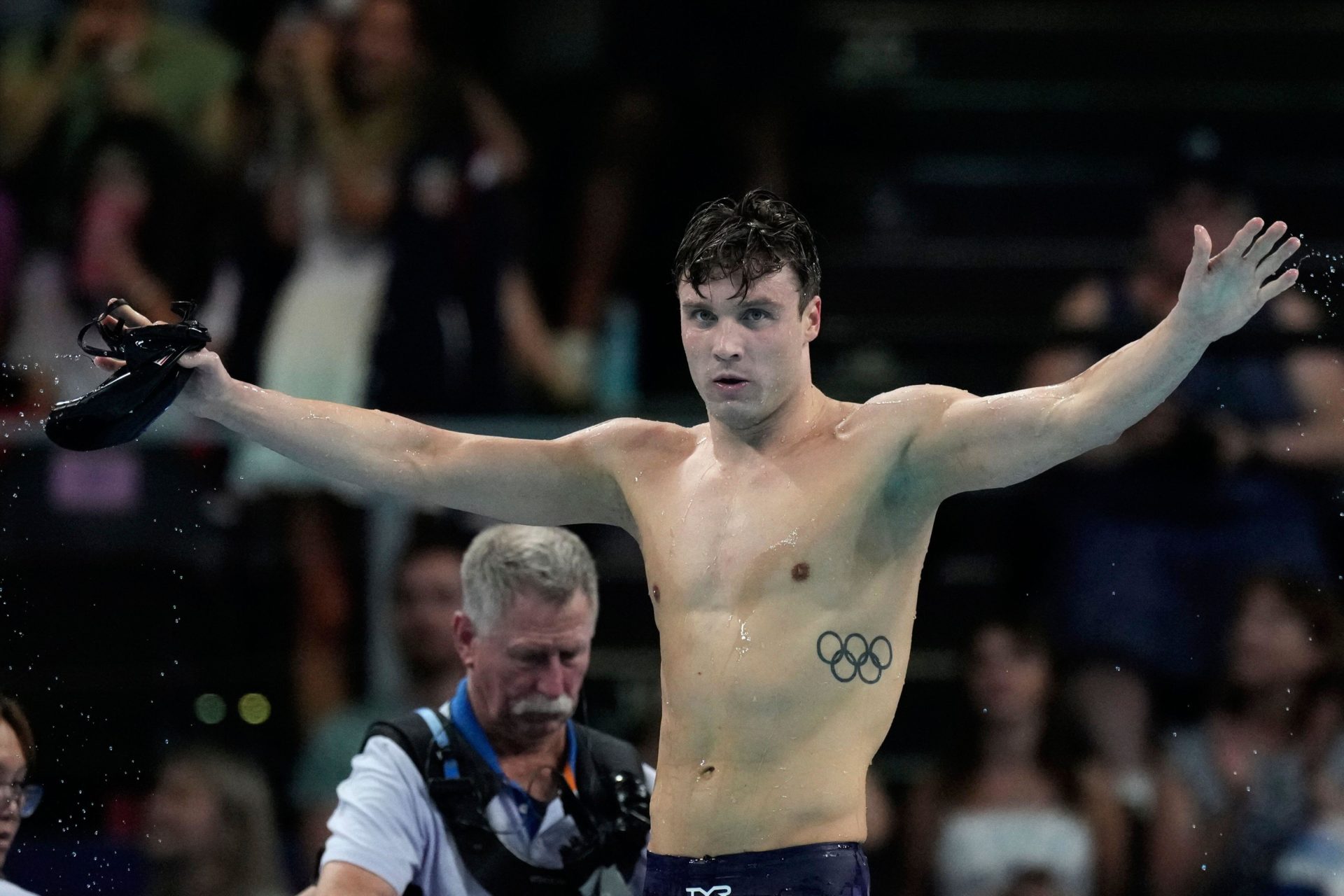 United States' Bobby Finke celebrates winning the gold medal in the men's 1500-metre freestyle final at the Paris Olympic. Image: AP Photo/Natacha Pisarenko