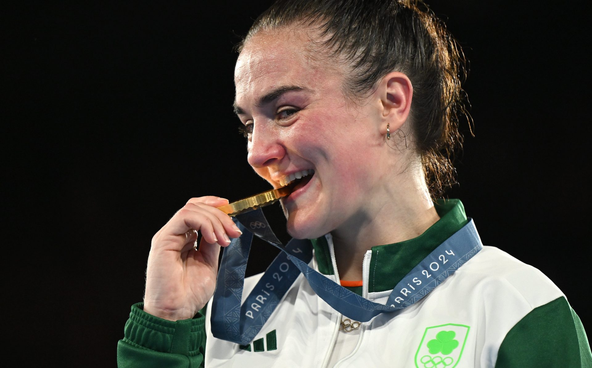 Ireland's Kellie Harrington celebrates with her gold medal after defeating Wenlu Yang of China during their women's 60kg final at the 2024 Paris Olympics, 6-8-24. 