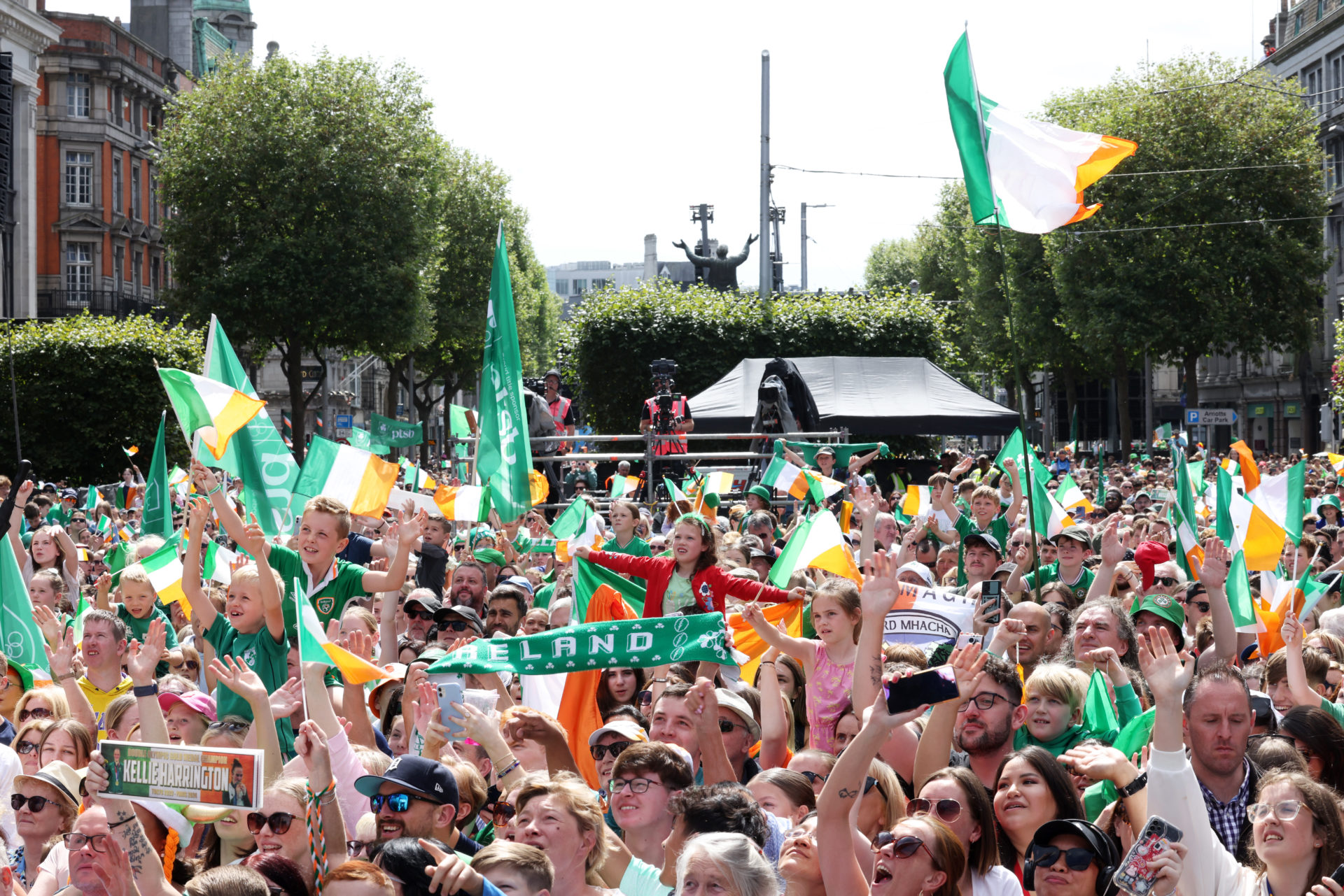 Fans waiting in O Connell Street for Team Ireland to arrive