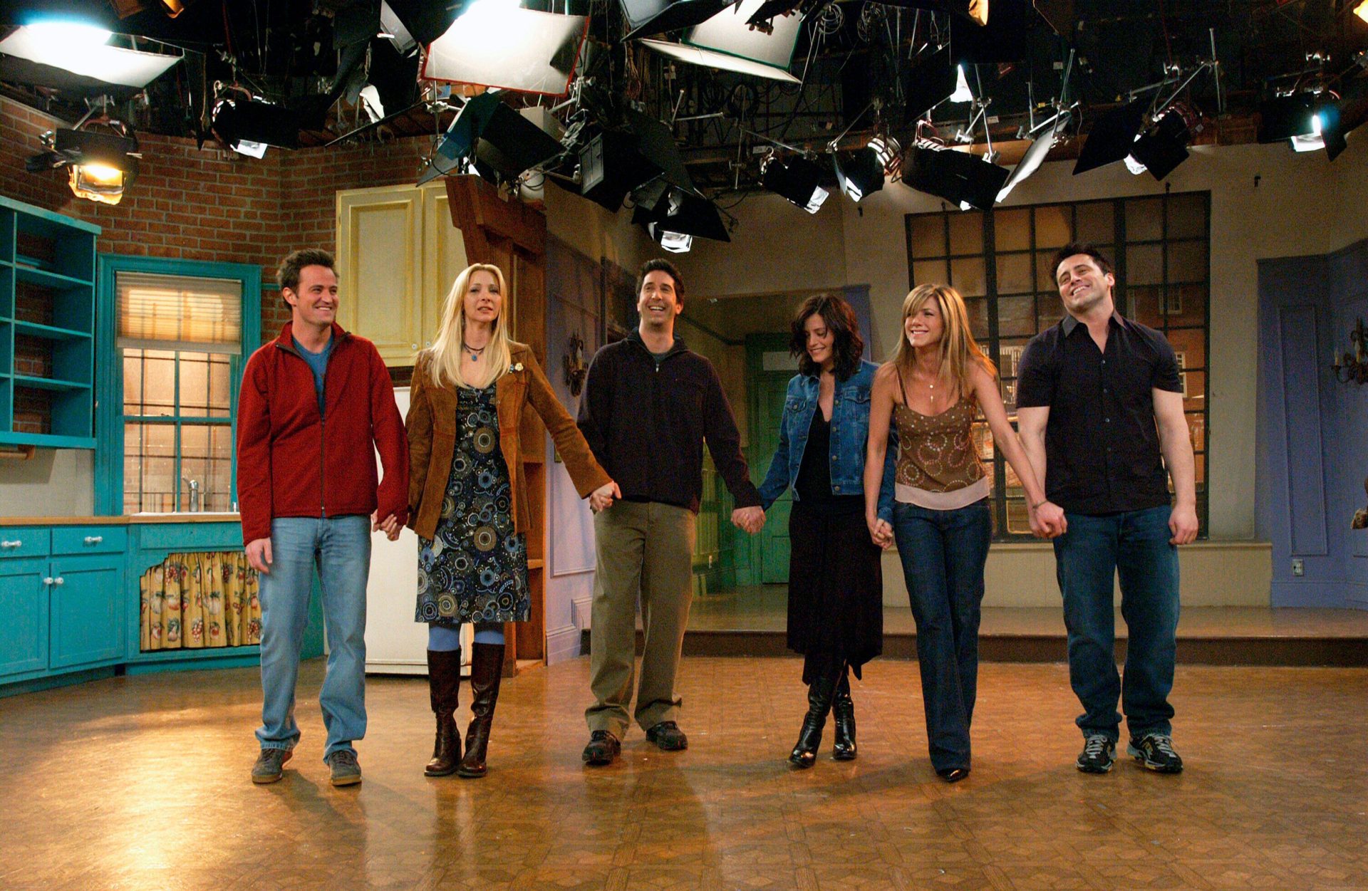 Friends cast Matthew Perry, Lisa Kudrow, David Schwimmer, Courteney Cox, Jennifer Aniston and Matt LeBlanc in 2003.