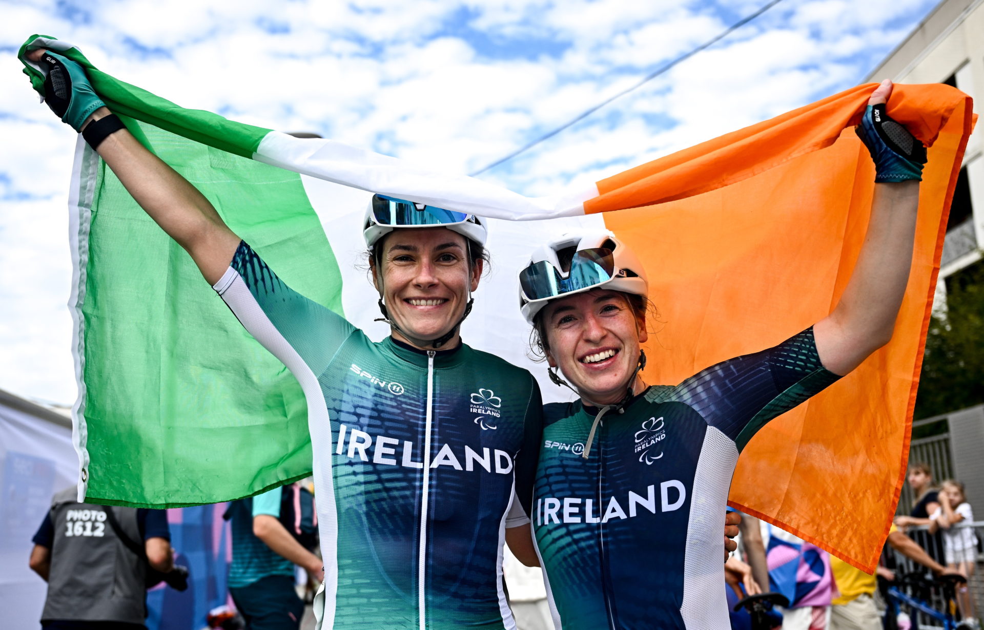 Katie-George Dunlevy and pilot Linda Kelly after winning silver in the Women's B road race on day nine of the Paris 2024 Paralympic Games at Clichy-sous- Bois in Paris, France. Image: Harry Murphy/Sportsfile