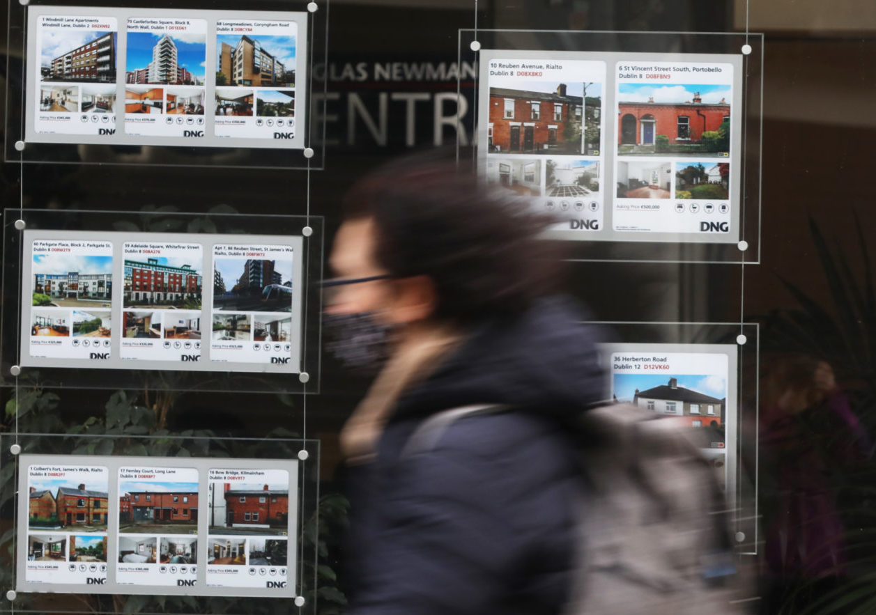 Members of the public passing images of houses for sale in DNG in Dublin, 29-1-21.