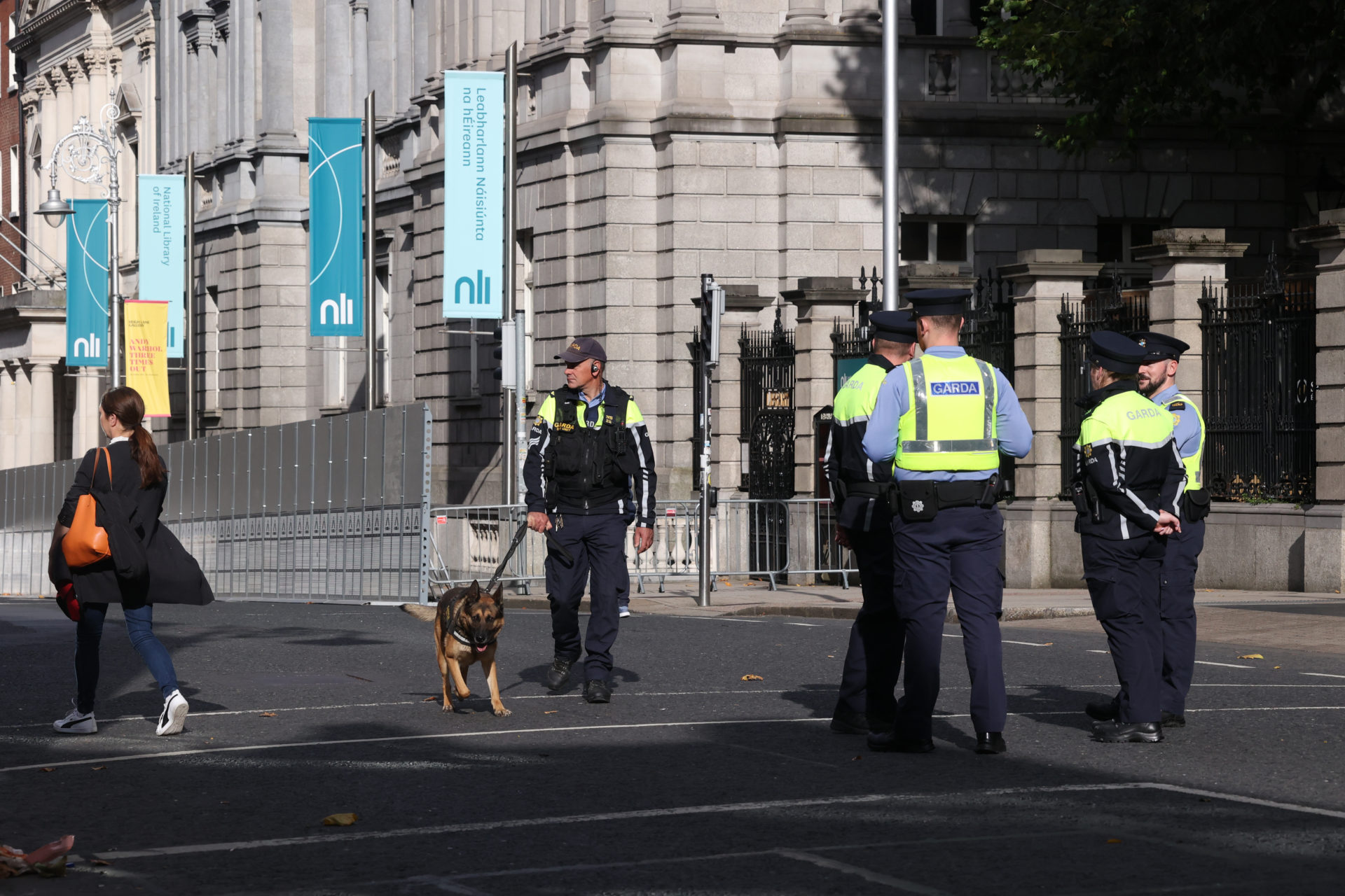 Garda Units stand in the security zone around Leinster House ahead of Budget 2023, 10-10-23.