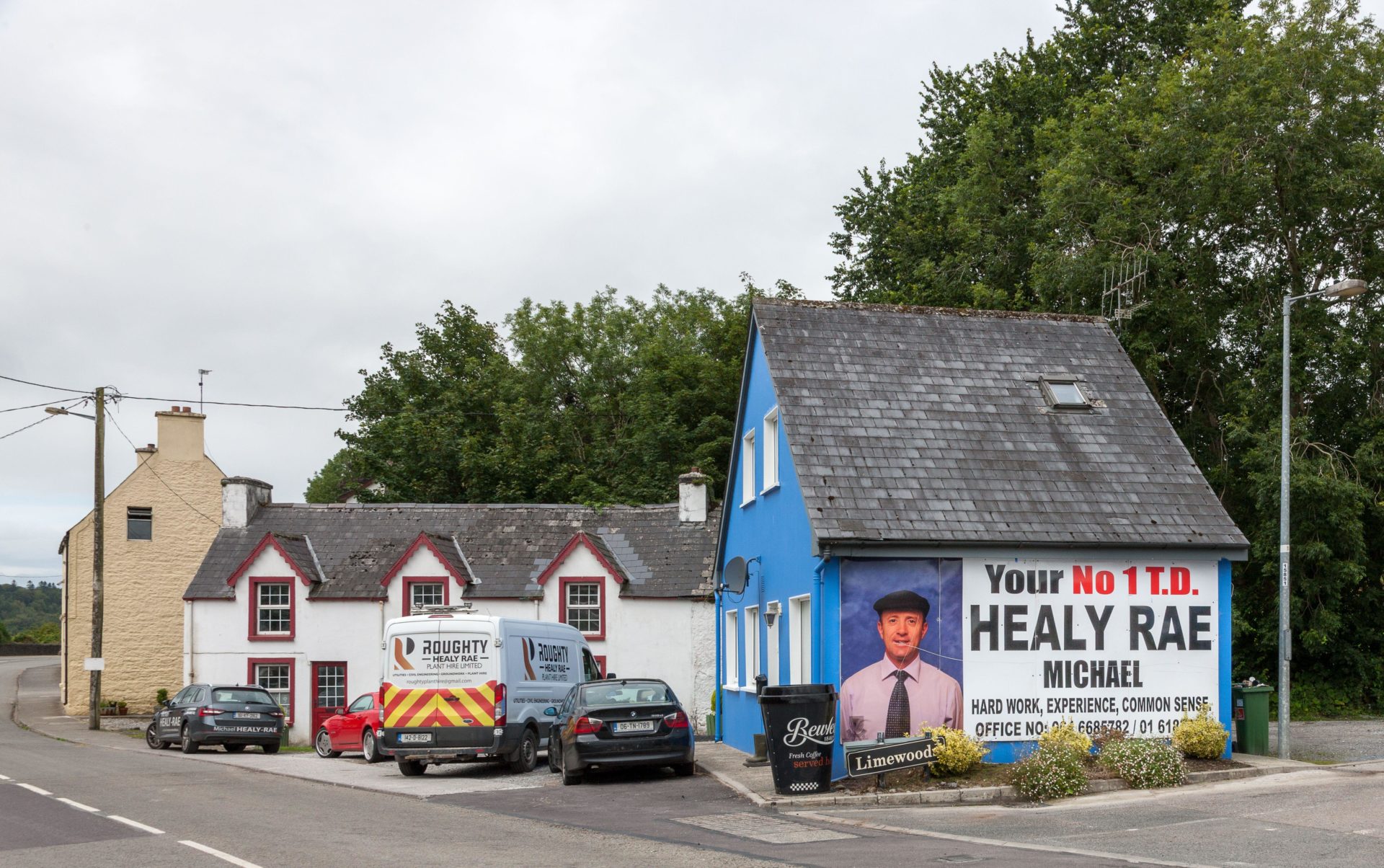 A billboard on the side of a house for Michael Healy Rae. Image: Alamy