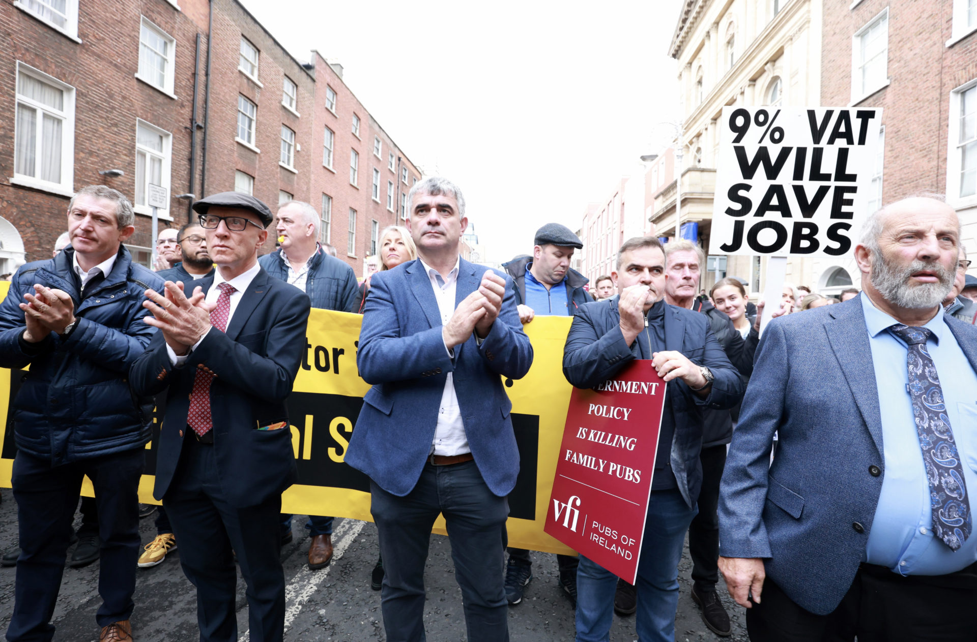 Photo shows Independent politicians and brothers Danny (1stR) and Michael Healy-Rae (Flat cap glasses) at hospitality sector protest. 15/10/2024 Photo: Leah Farrell/© RollingNews.ie