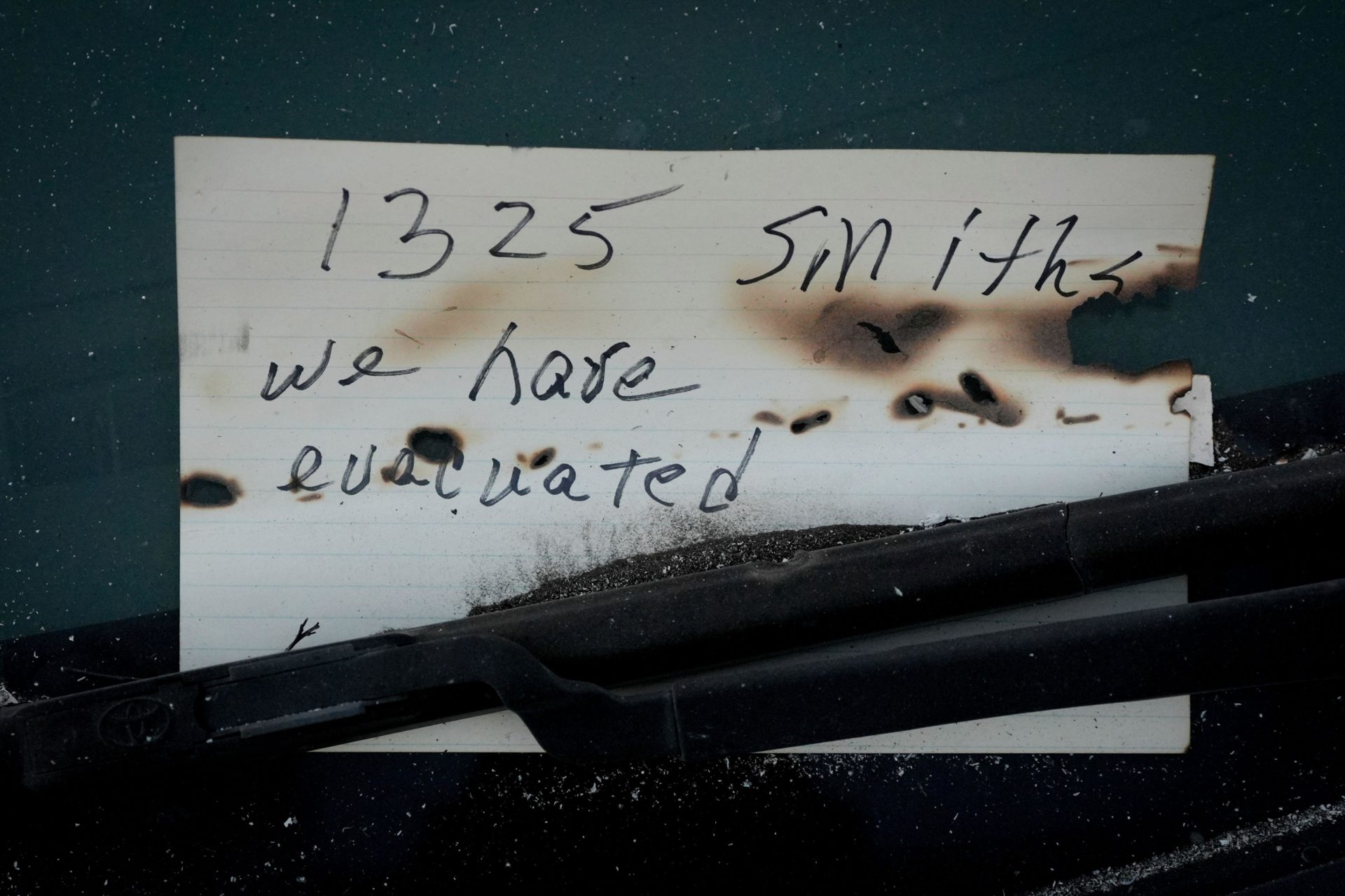 A sign reads "we have evacuated" in the damage zone of the Palisades Fire in the Pacific Palisades neighborhood of Los Angeles. 09/01/2025 (AP Photo/Jae C. Hong)