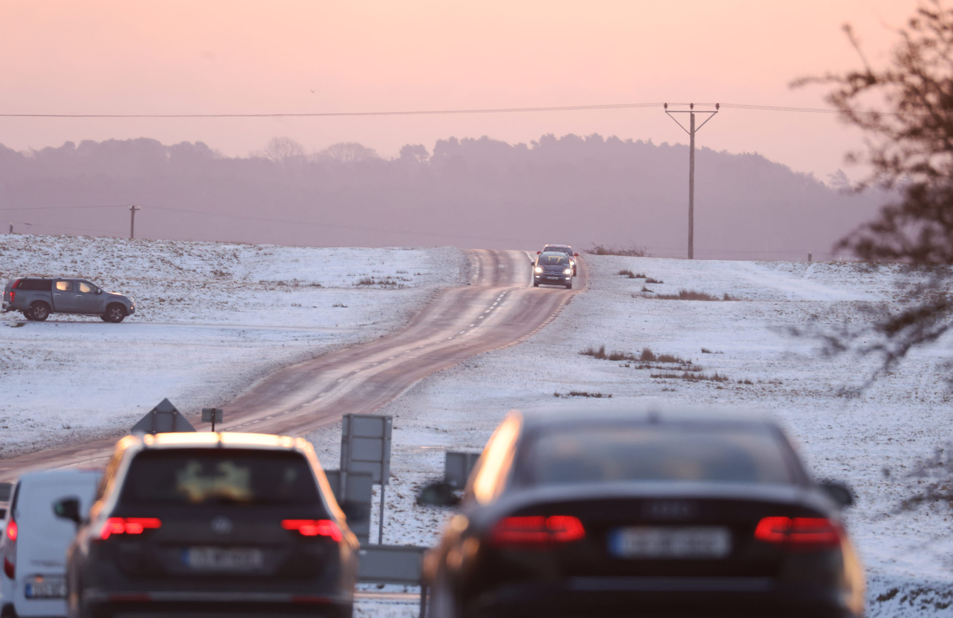 Commuters driving in frosty and snowy conditions in Kildare