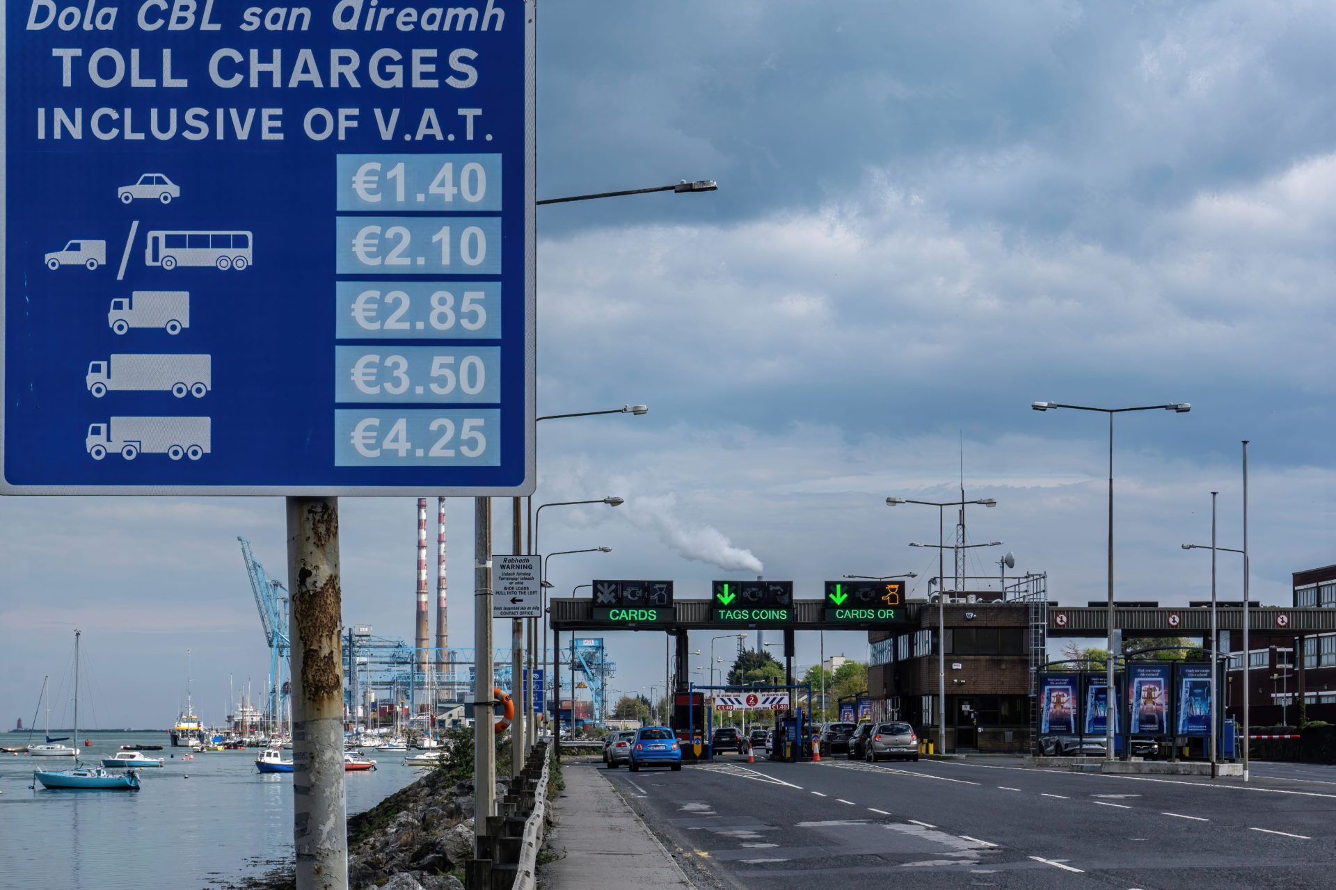 2FM6X31 The East Link Toll Bridge linking Ringsend to the North Wall in Dublin, Ireland. It is a bascule type lifting bridge on the Tom Clarke Bridge.