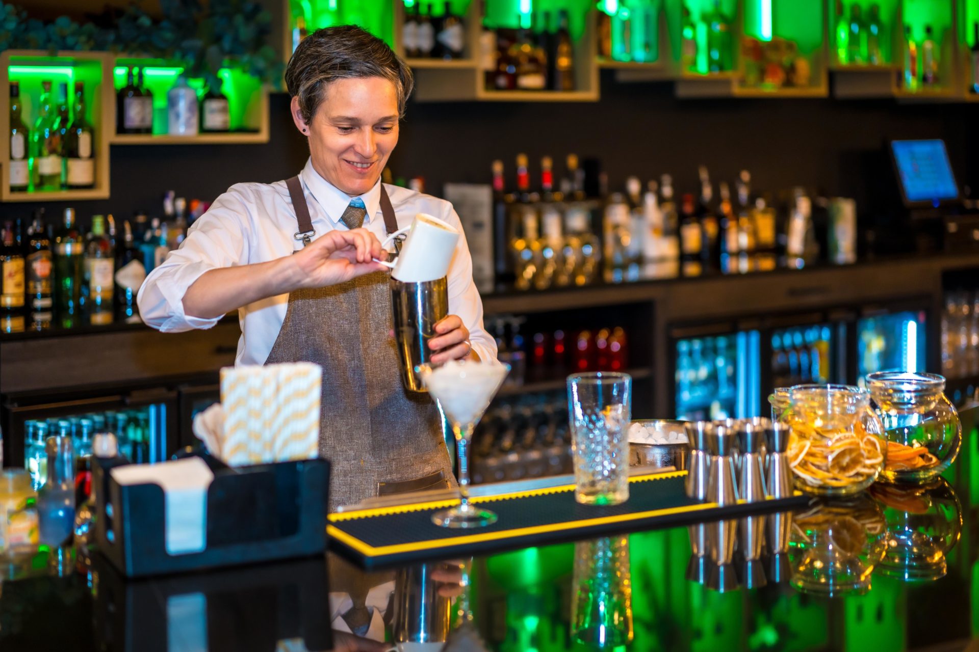 A professional bartender making luxury cocktail. Image: Alamy