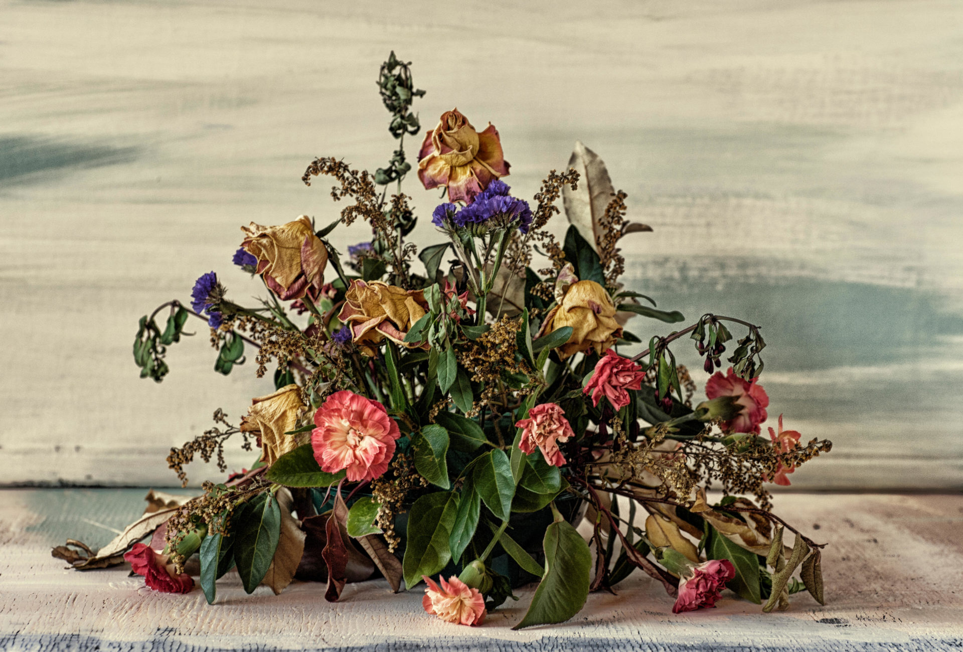 An arrangement of dead flowers. Image: Alamy