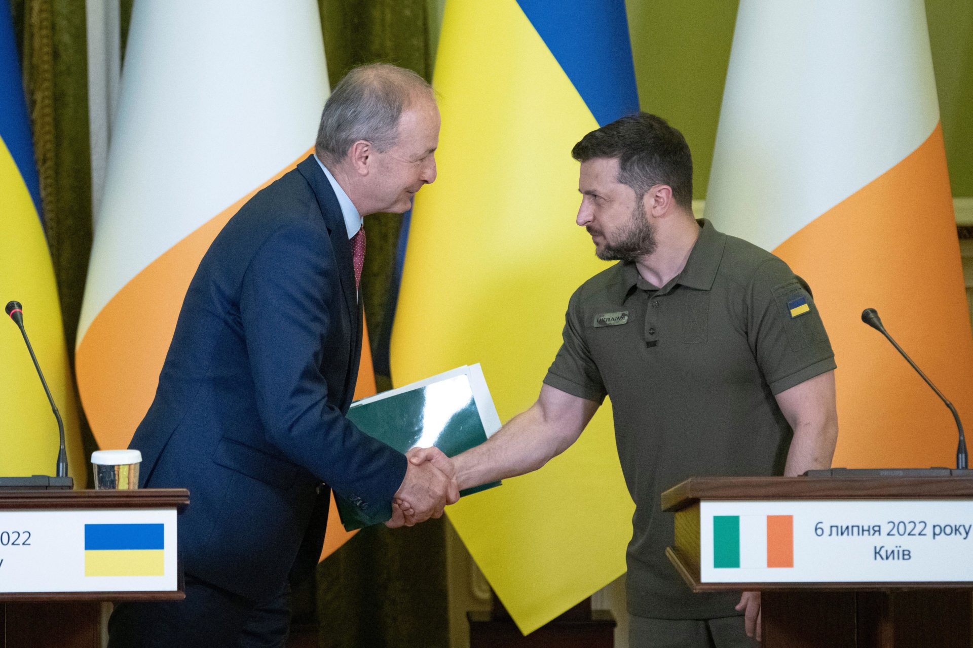 2MB4WEM President of Ukraine Volodymyr Zelenskyy, right, shakes hands with Ireland's Prime Minister Micheal Martin during their joint press conference following their meeting in Kyiv, Ukraine, Wednesday, July 8, 2022. (AP Photo/Andrew Kravchenko)