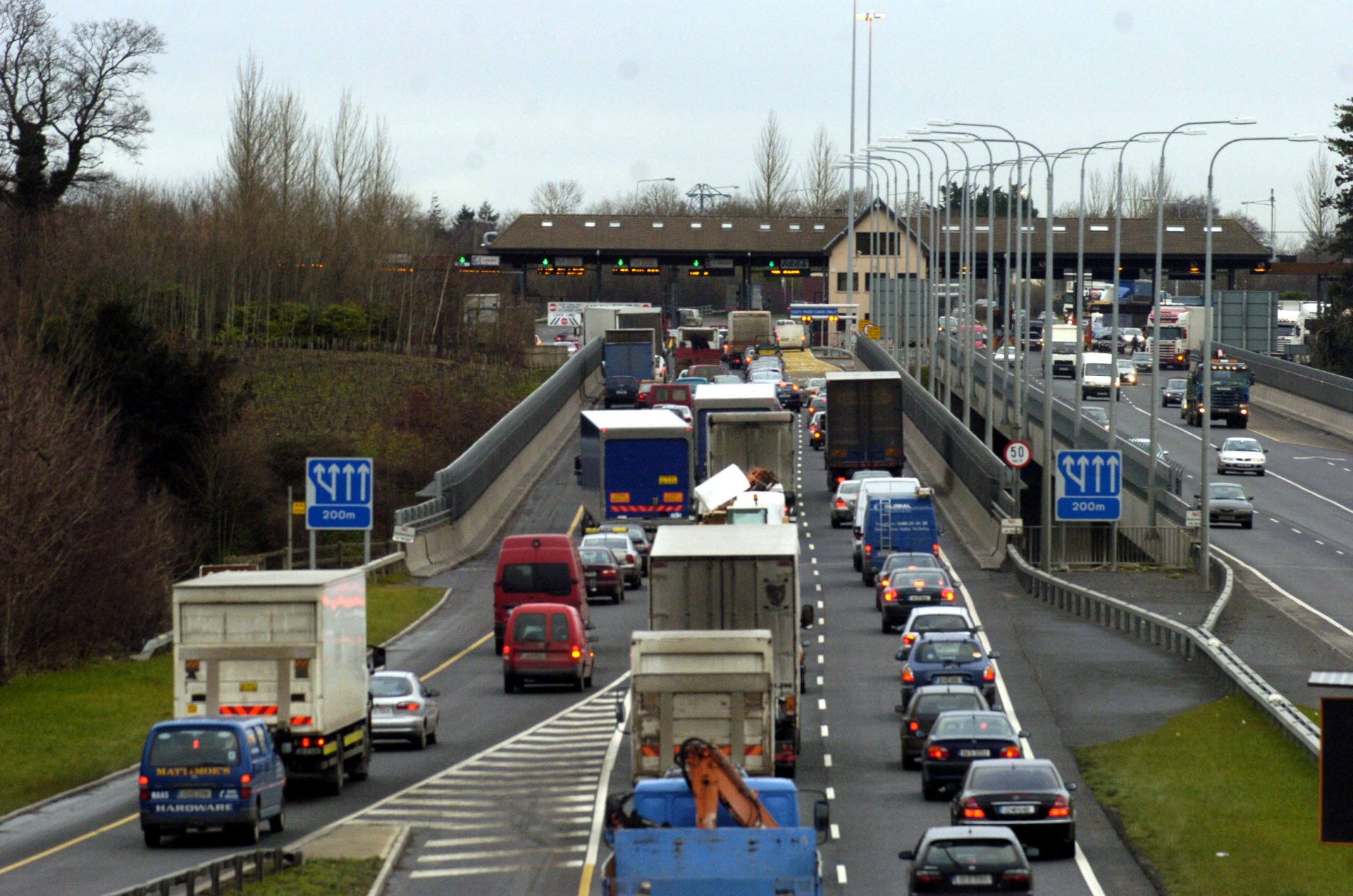 Queues of traffic at the West-Link Toll Bridge before the introduction of eFlow tolling, 27-01-2005