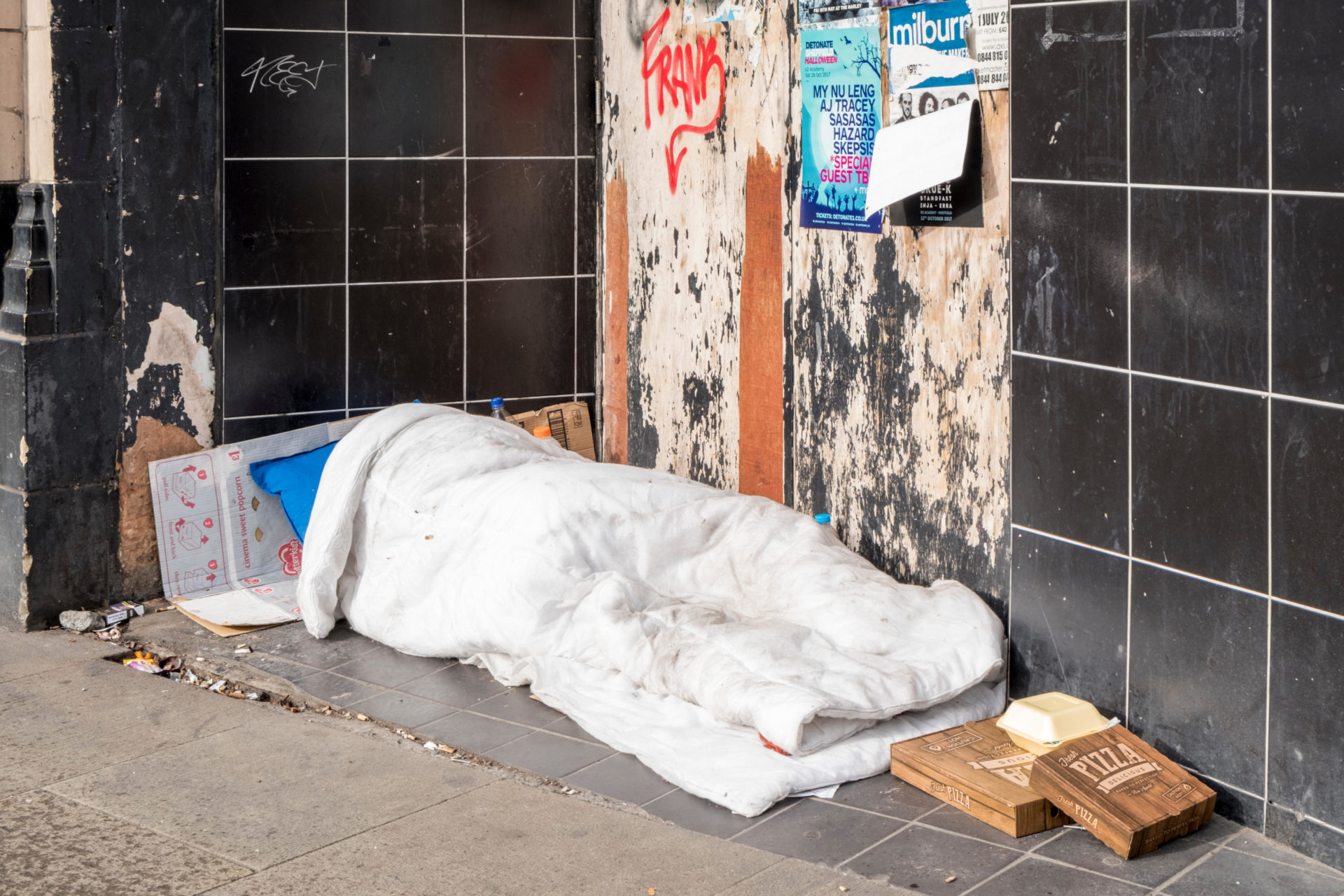 Rough sleeper. Homeless person sleeping rough in Sheffield, Yorkshire, England, UK. Alamy.com