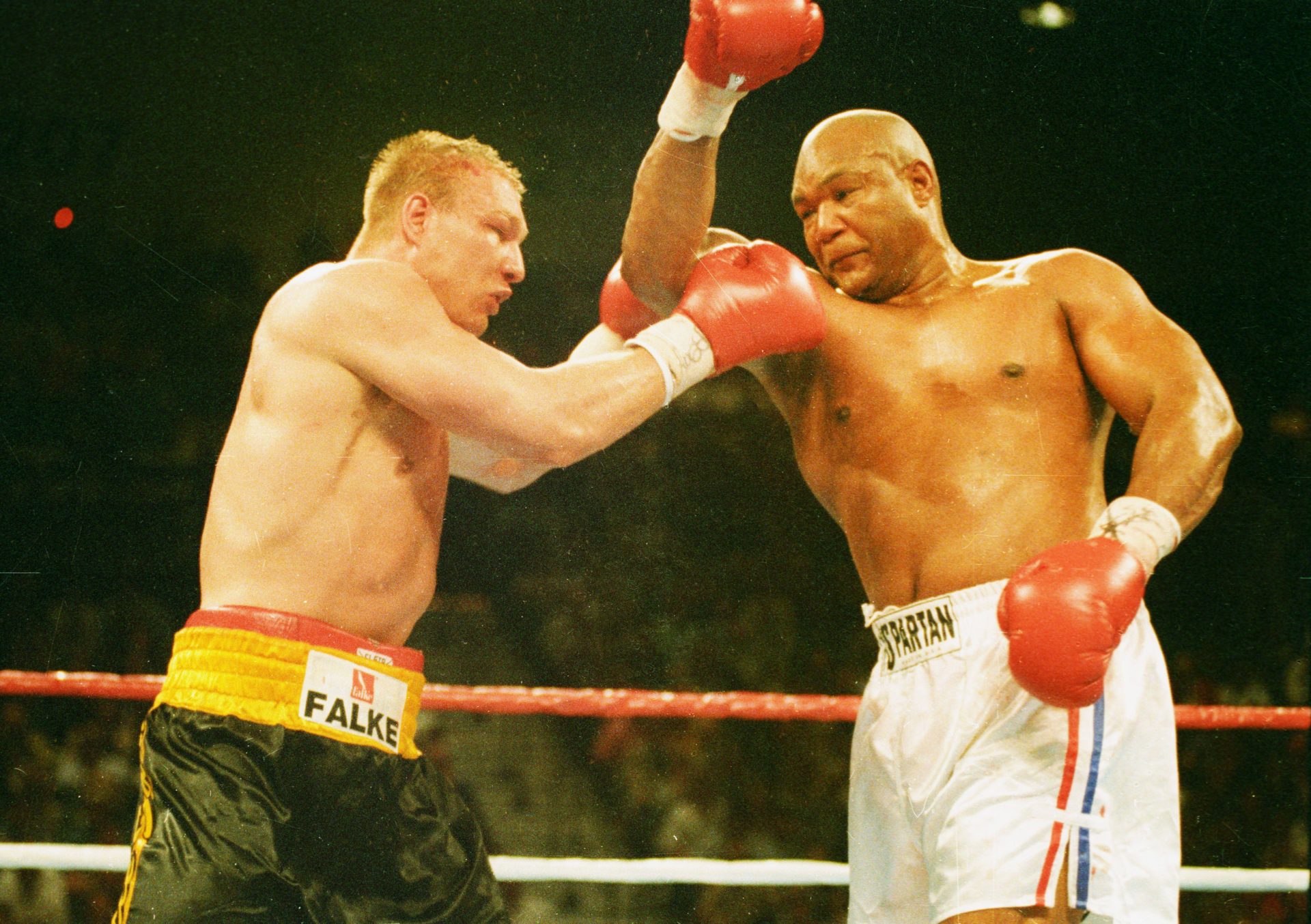 Boxing World Championship heavyweight fight George Foreman (USA) - Axel Schulz (left)