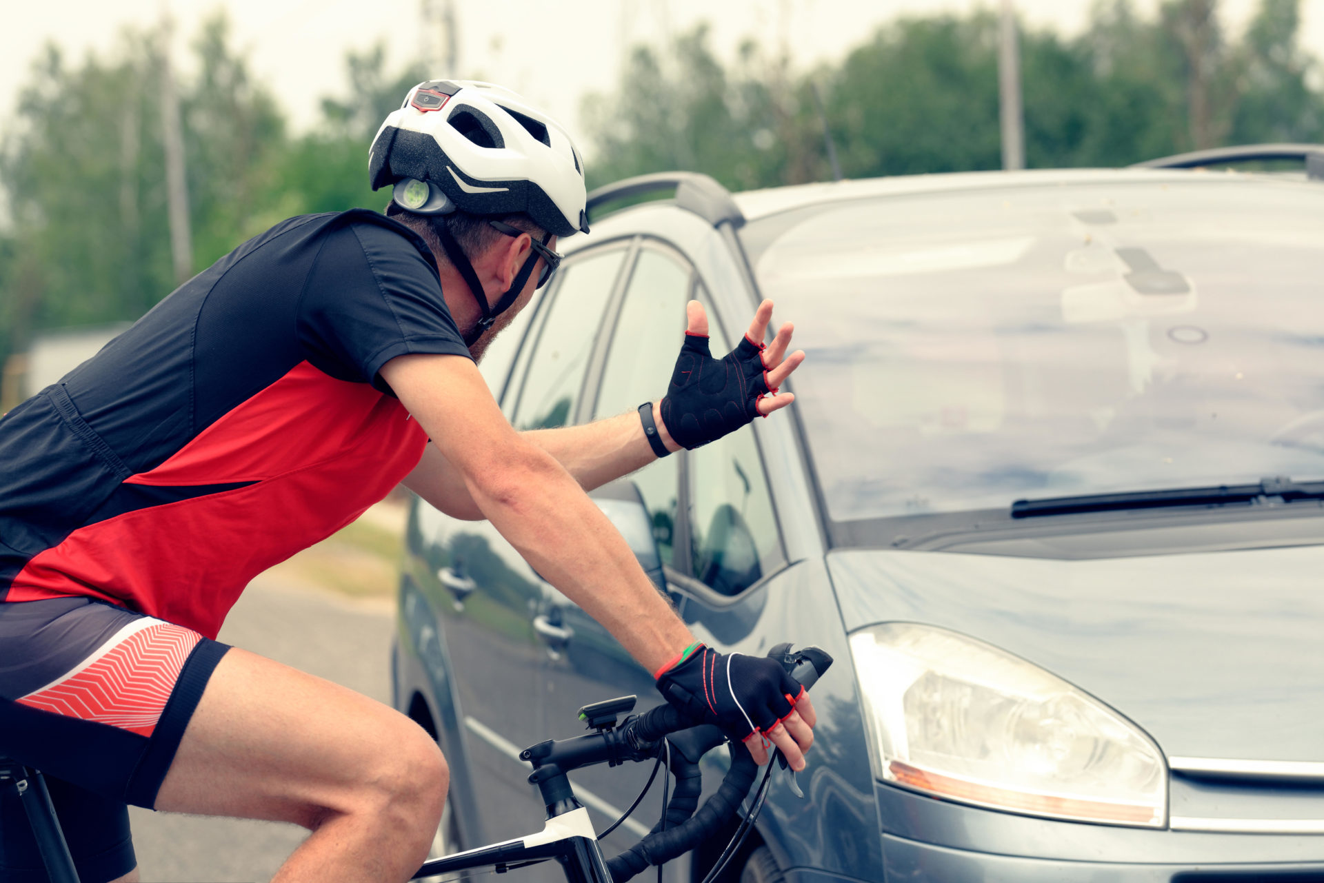 Forcing the right of way on the road for the driver of a car with the participation of a cyclist.