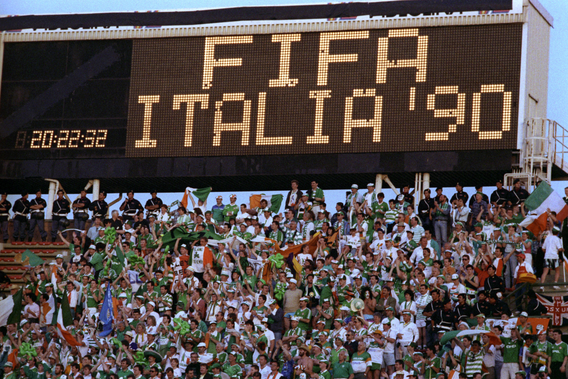 Soccer - World Cup Italia 90 - Group F - England v Ireland. 