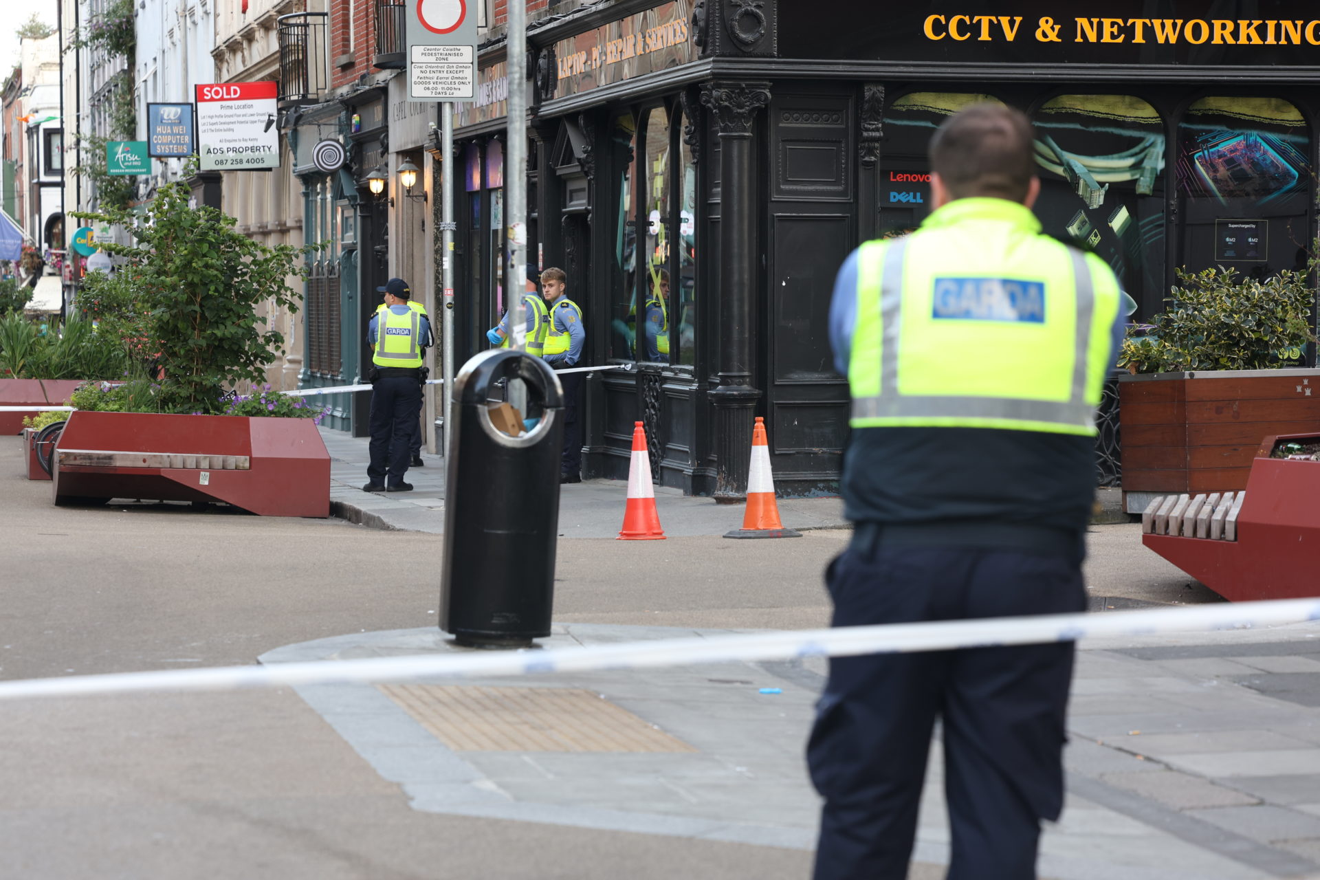 29/7/2025. DUBLIN, LEINSTER, IRELAND, IRISH. Garda Stabbed. A man has been arrested after a garda was attacked in Dublin city centre this evening. The incident took place on Capel Street just after 6pm. Photo shows Gardai at the scene on Capel Street in Dublin. Photo: