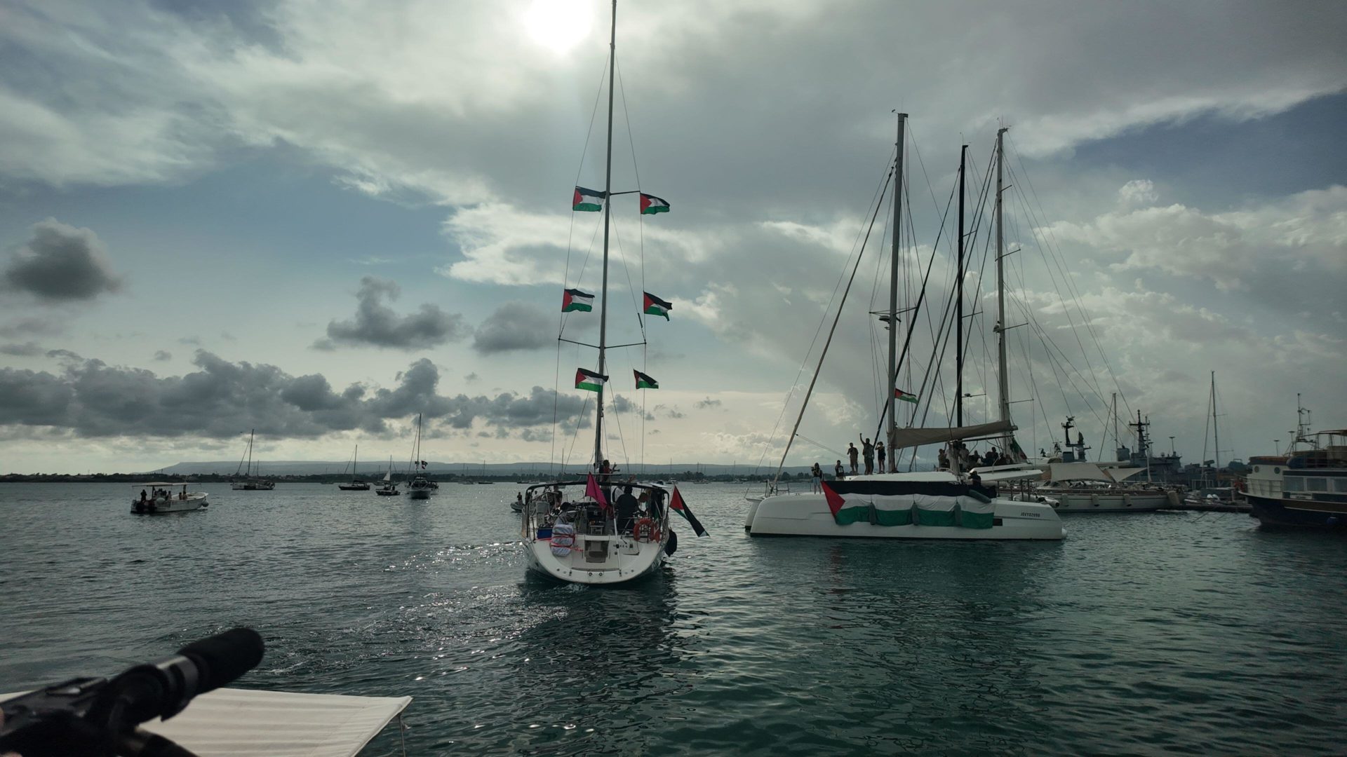 3CKF012 Global Sumud Flotilla boats leave the port of Syracuse, Sicily, Italy, departing for Gaza.