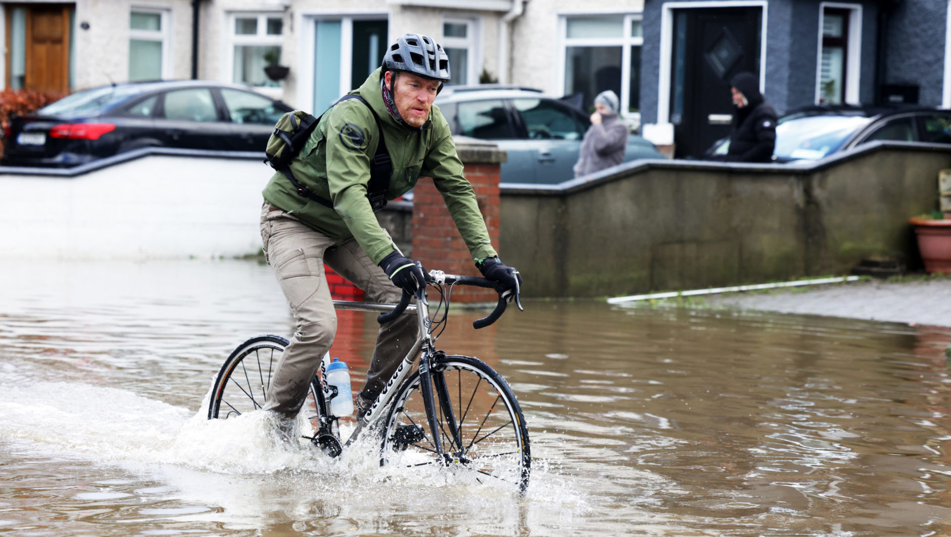Met Éireann: 27/01/2026 Dublin, Ireland. a man cycling through floods on Nutgrove Avenue Rathfarnham as the River Dodder flooded in Dublin. Met Eireann has issued multiple warnings Storm Chanrda brings flooding, power outages, fallen trees and hazardous travelling conditions across Ireland. Photograph: Leah Farrell / © RollingNews.ie