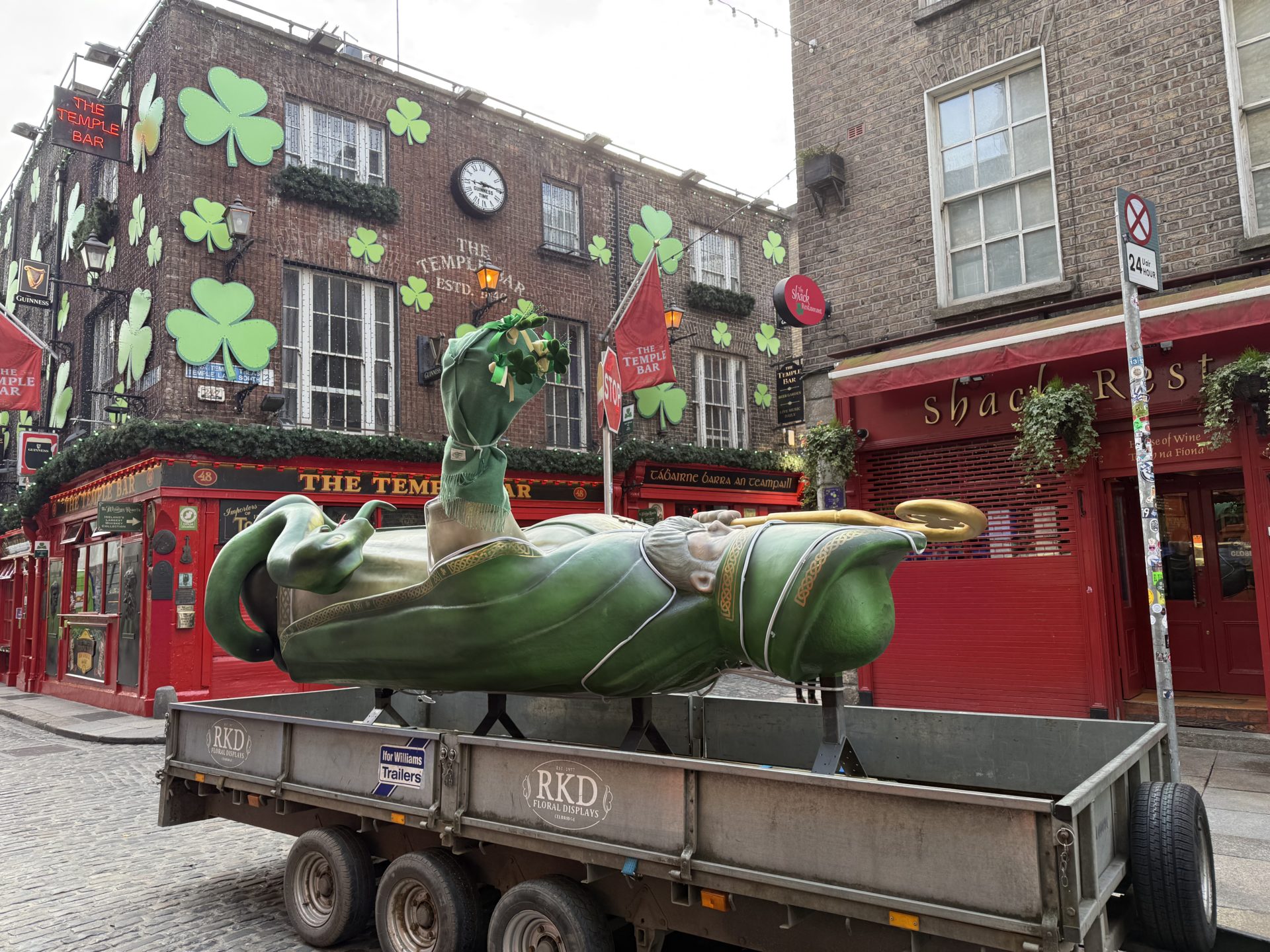 A giant statue of St Patrick, on the side of a Dublin city pub, has disappeared less than a day after it was put up.