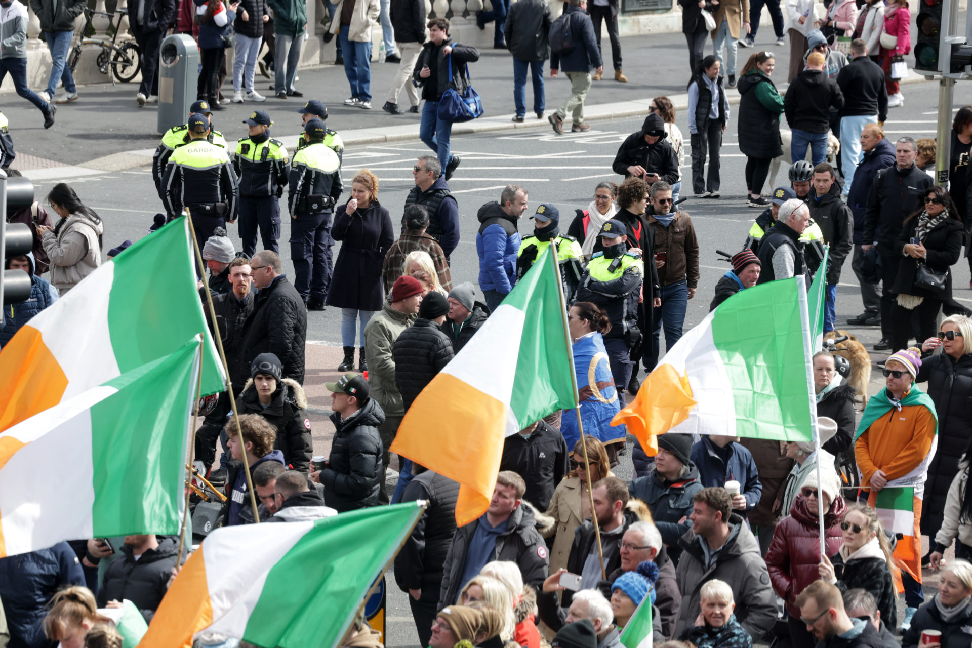 11/04/2026 Dublin Irish Leinster Ireland. Day Five of the fuel crisis. Photo shows members of the gardai with supporters with irish flags supporting the farmers who are protesting on O'Connell Street Dublin. A meeting today is taking place aimed at resolving the deadlock between the government and protesters amid nationwide blockades of cities, motorways, fuel depots and fuel refineries. Photo: Leah Farrell/© RollingNews.ie