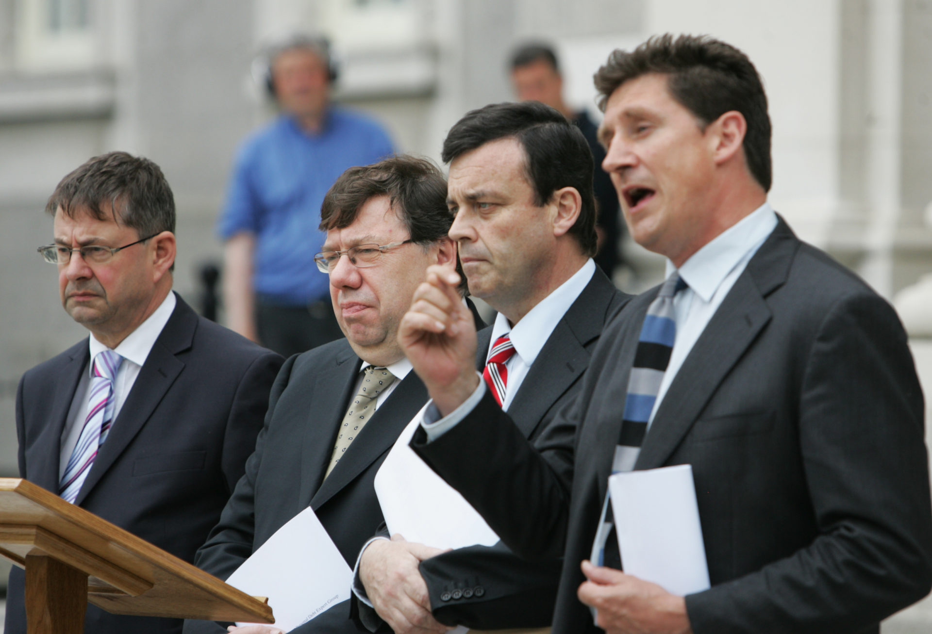 6/7/2010.Taoiseach Brian Cowen with  Ministers Eamonn O Cuiv Social Protection, Brian Lenihan Finance and Eamon Ryan Communications Energy and Natural Resources,pictured outside Government Buildings as they  announced details of the interim Report on Mortgage Arrears.Photo:Leon Farrell Photocall Ireland.