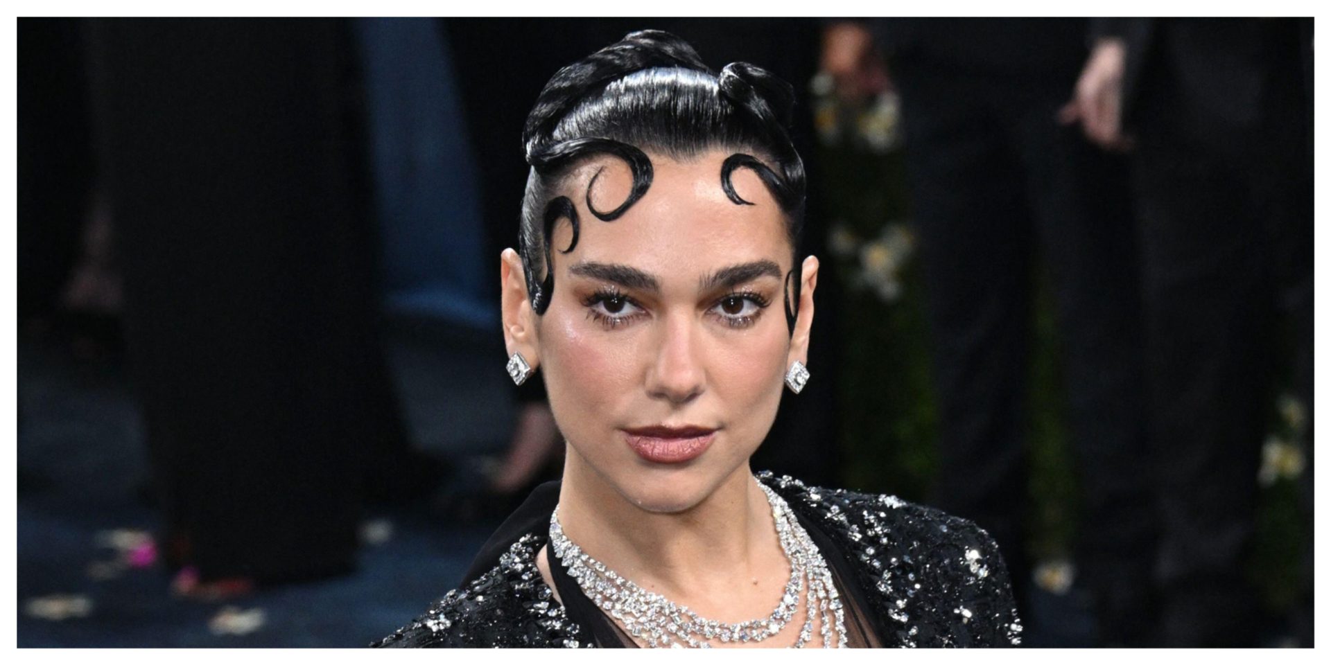 Know one is making money with Dua's face!Dua Lipa is suing Samsung for €13million after the te...