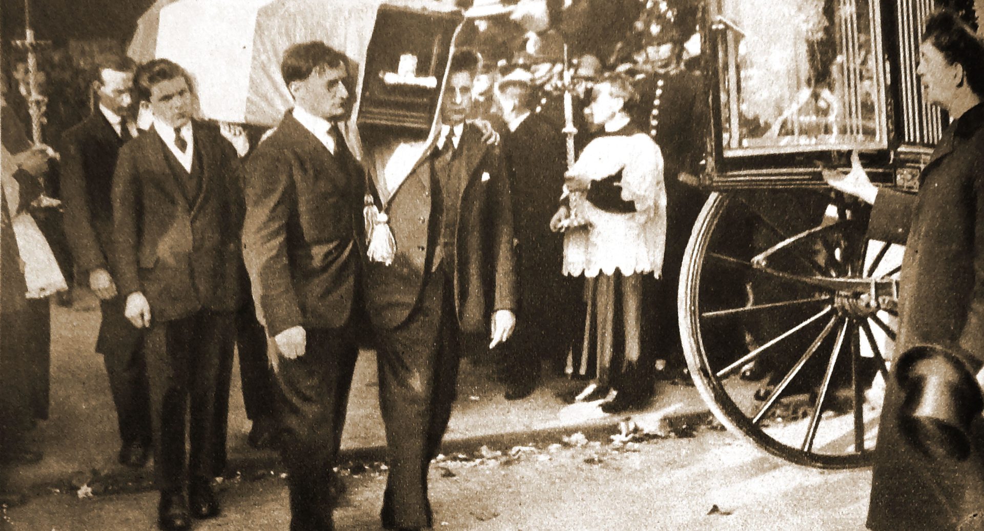 2CG9B96 1920 - The remains of Alderman Terence MacSwiney (Died Oct 25) , Sinn Fein activist being repatriated to Cork after dying in prison during a hunger strike.Terence James MacSwiney aka  Toirdhealbhach Mac Suibhne; (1879 ?  1920) was an Irish author, playwright,  and politician who became Sinn Fein Lord Mayor of Cork during the Irish War of Independence in 1920 before being arrested by the British government  under the Defence of the Realm Act . He died in Brixton Prison  after 74 days on hunger strike.